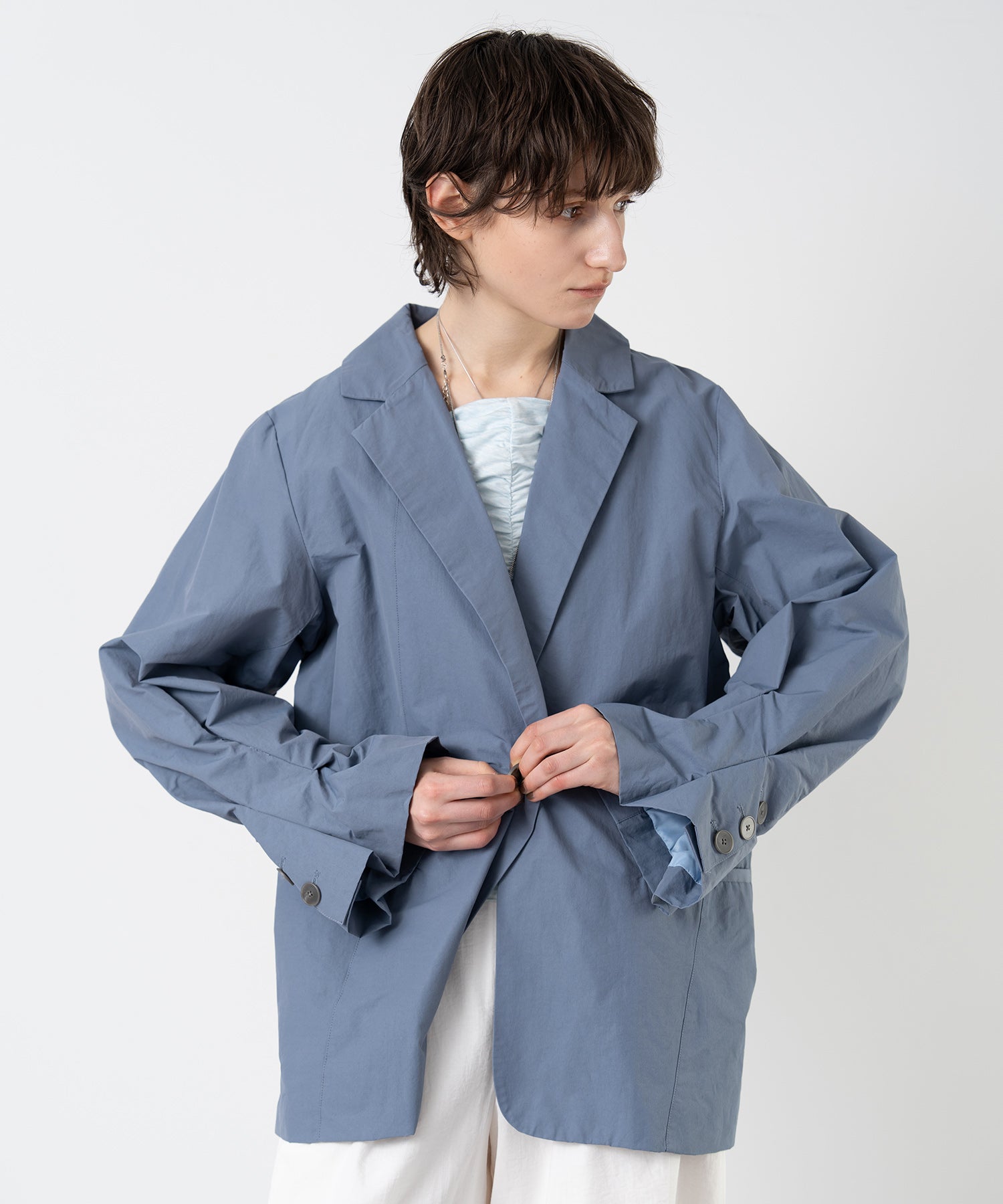 Sleeve-Tucked Single Jacket