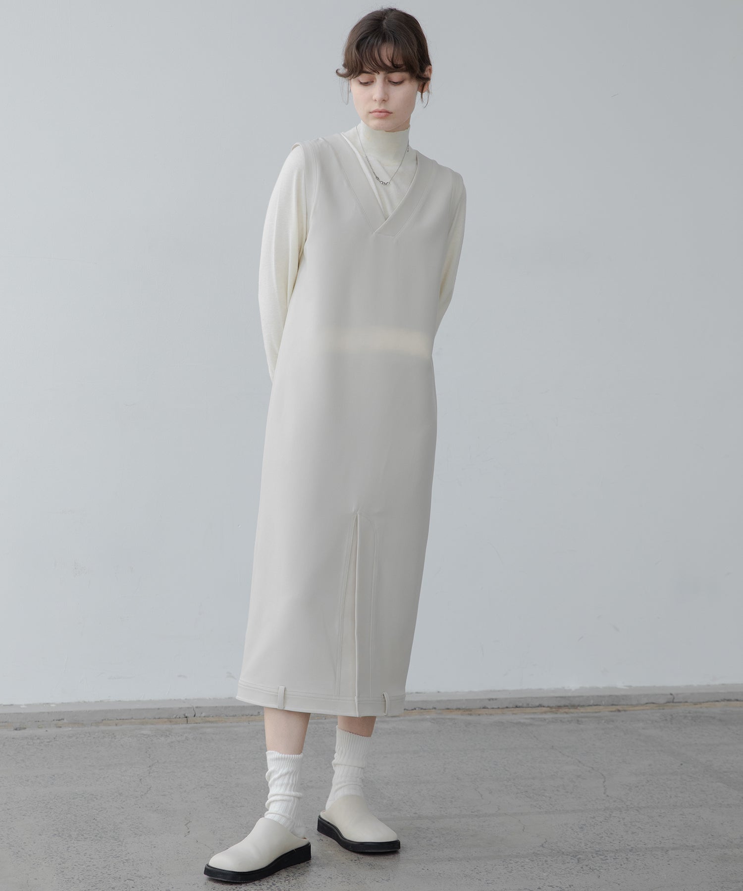 V-Neck Sleeveless Long Dress – Tailored Fit