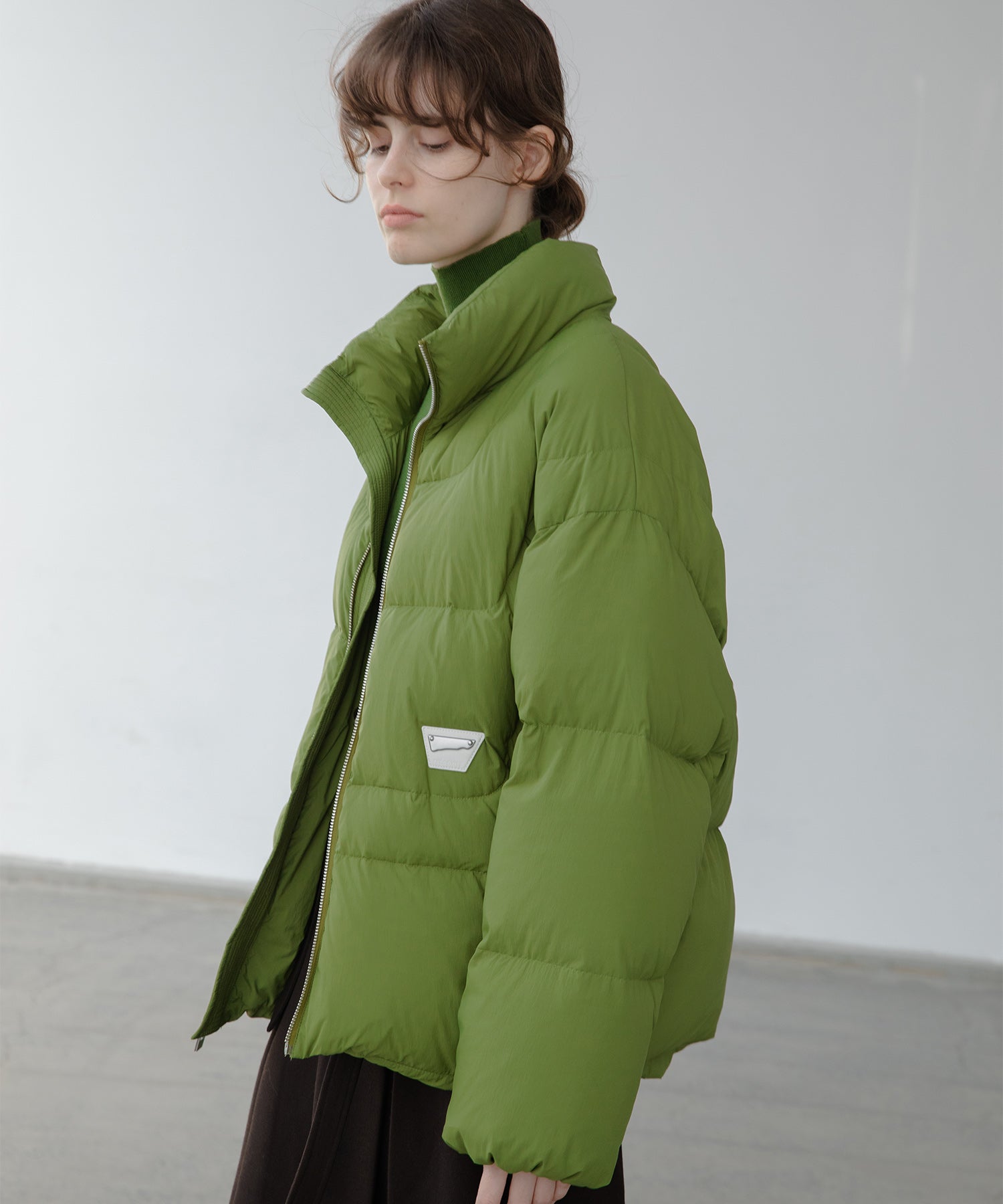 color volume down jacket