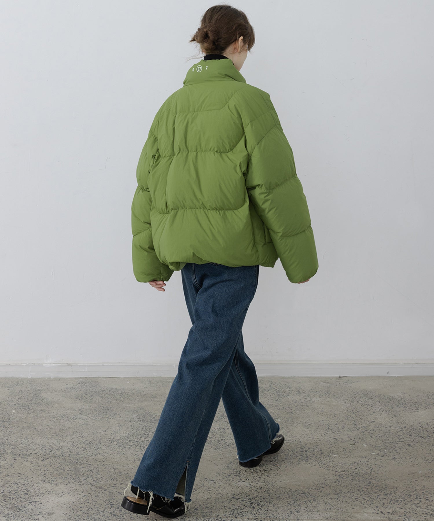 color volume down jacket