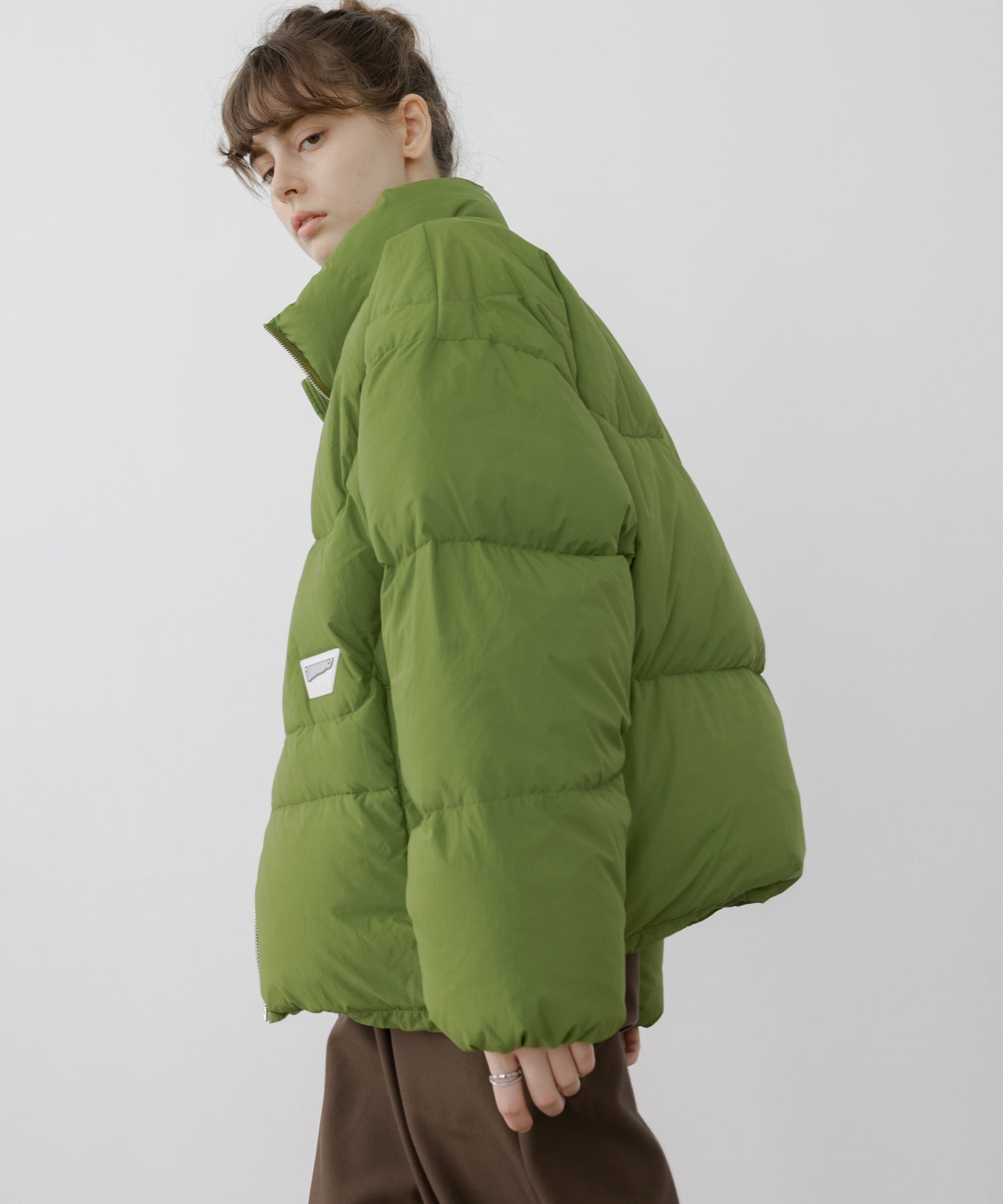 color volume down jacket