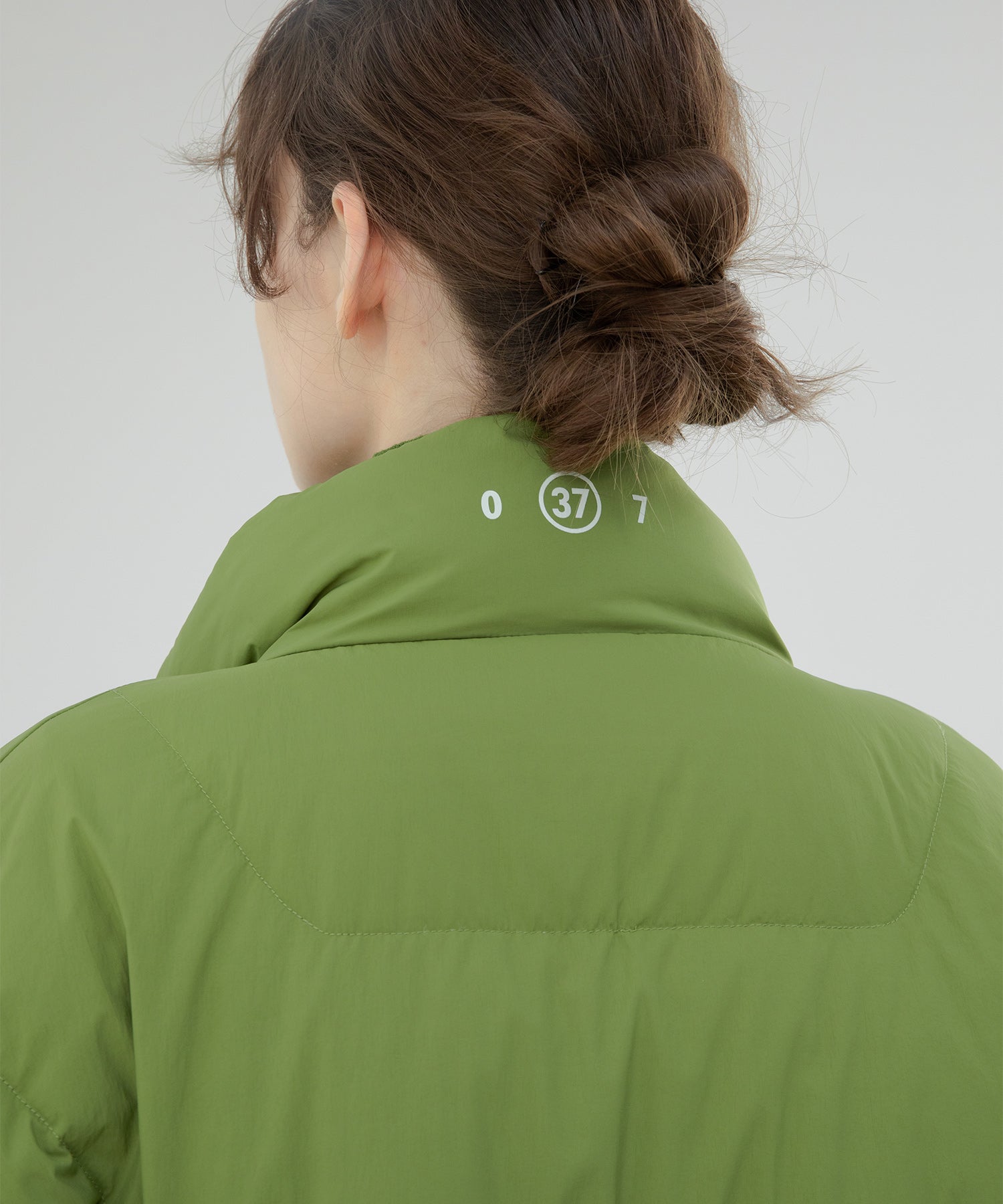 color volume down jacket