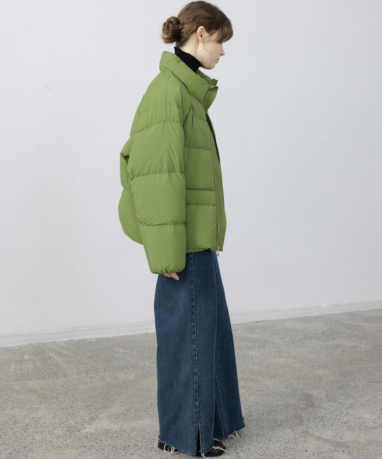 color volume down jacket