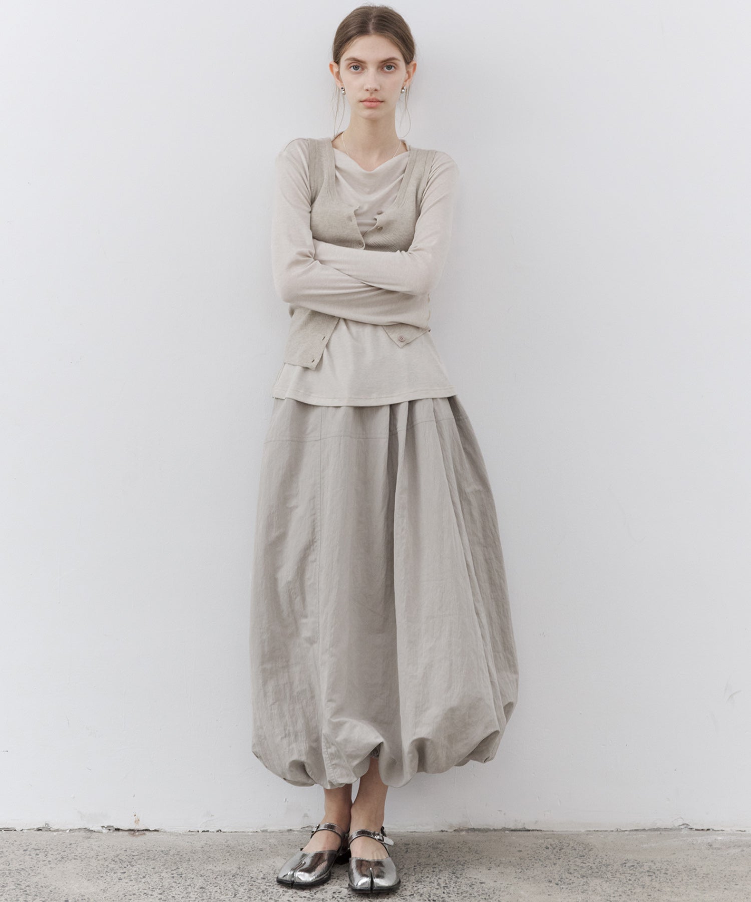 Narrow Volume Silhouette Skirt