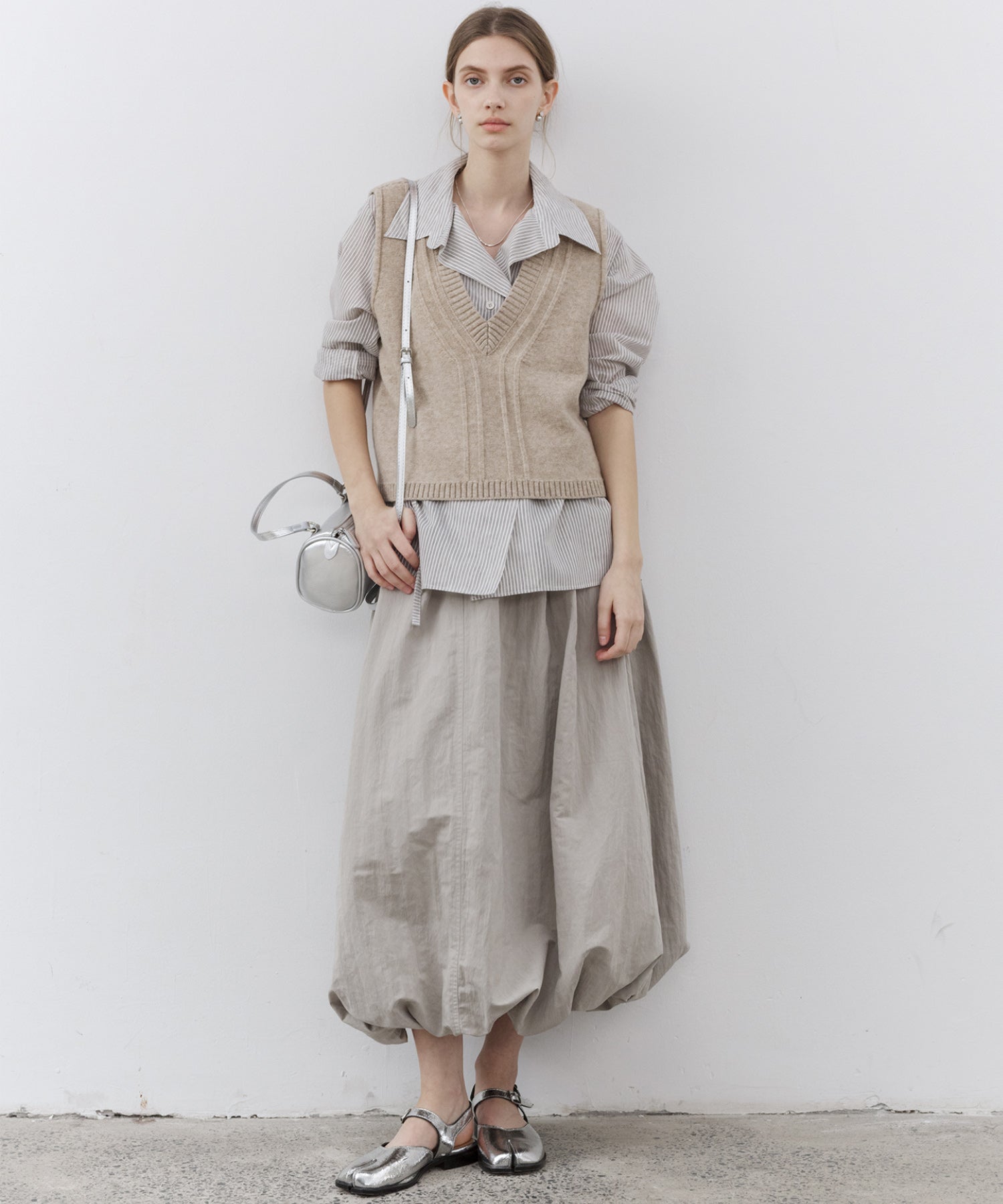 Narrow Volume Silhouette Skirt
