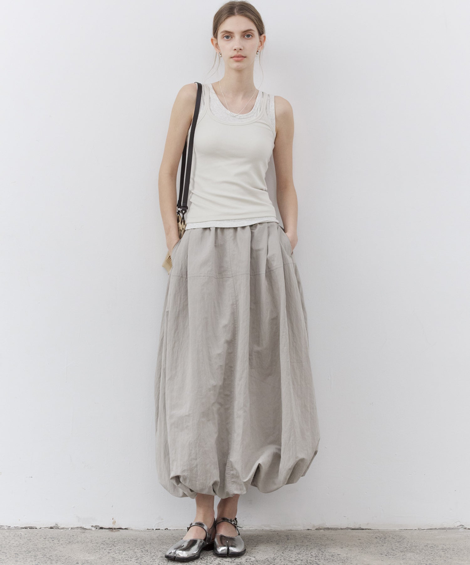Narrow Volume Silhouette Skirt
