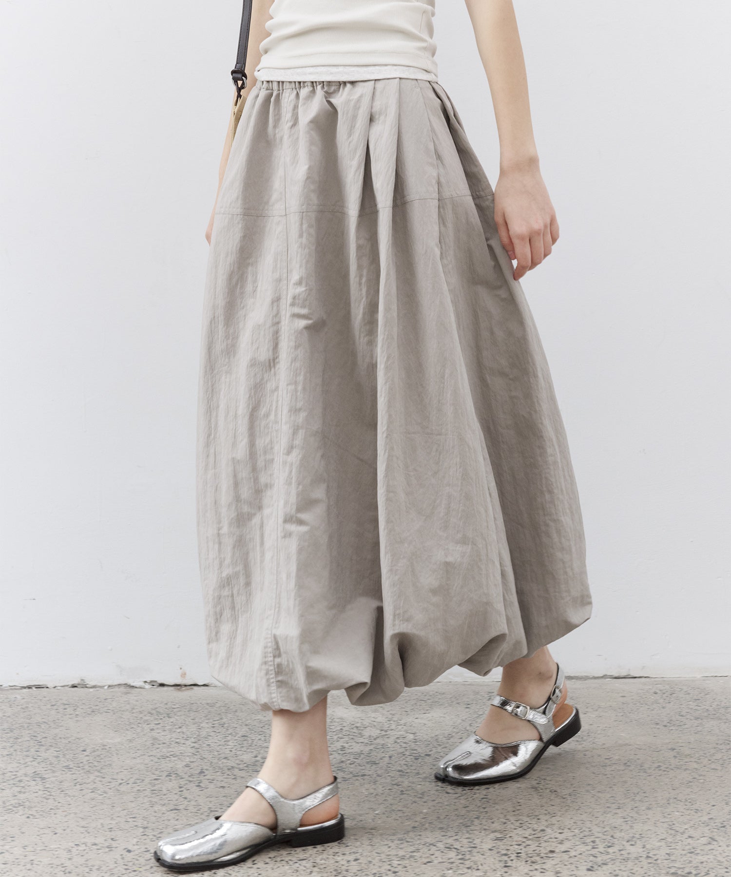 Narrow Volume Silhouette Skirt