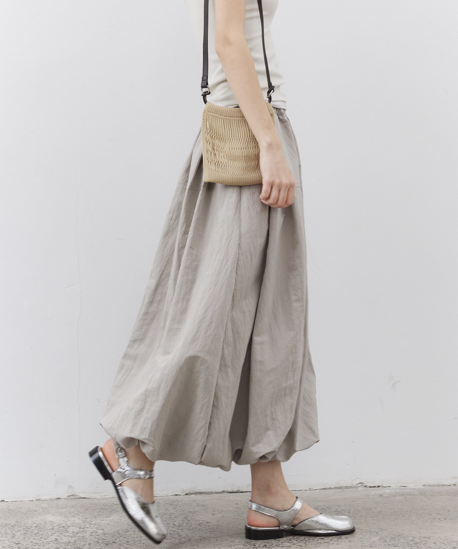 Narrow Volume Silhouette Skirt