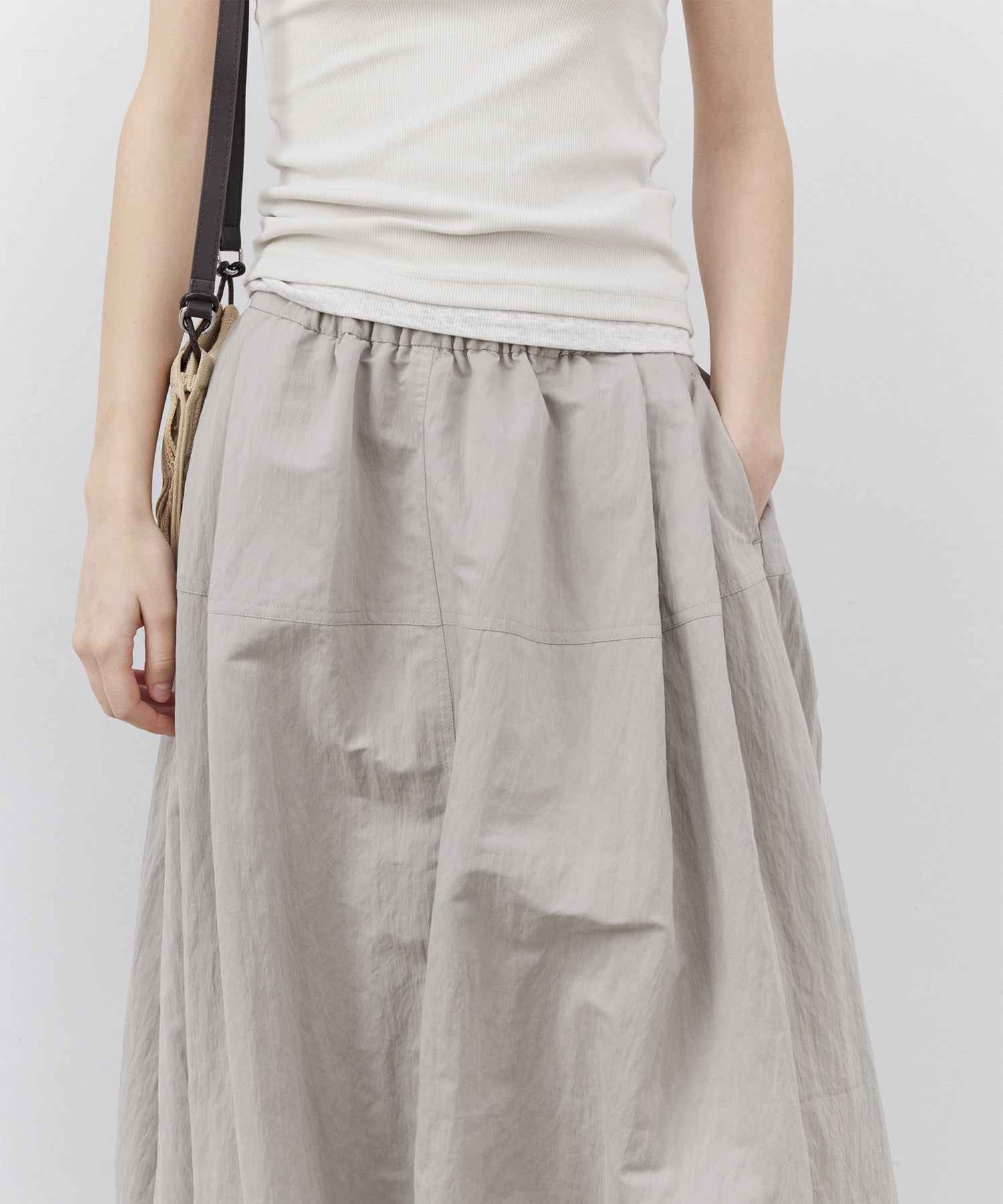 Narrow Volume Silhouette Skirt