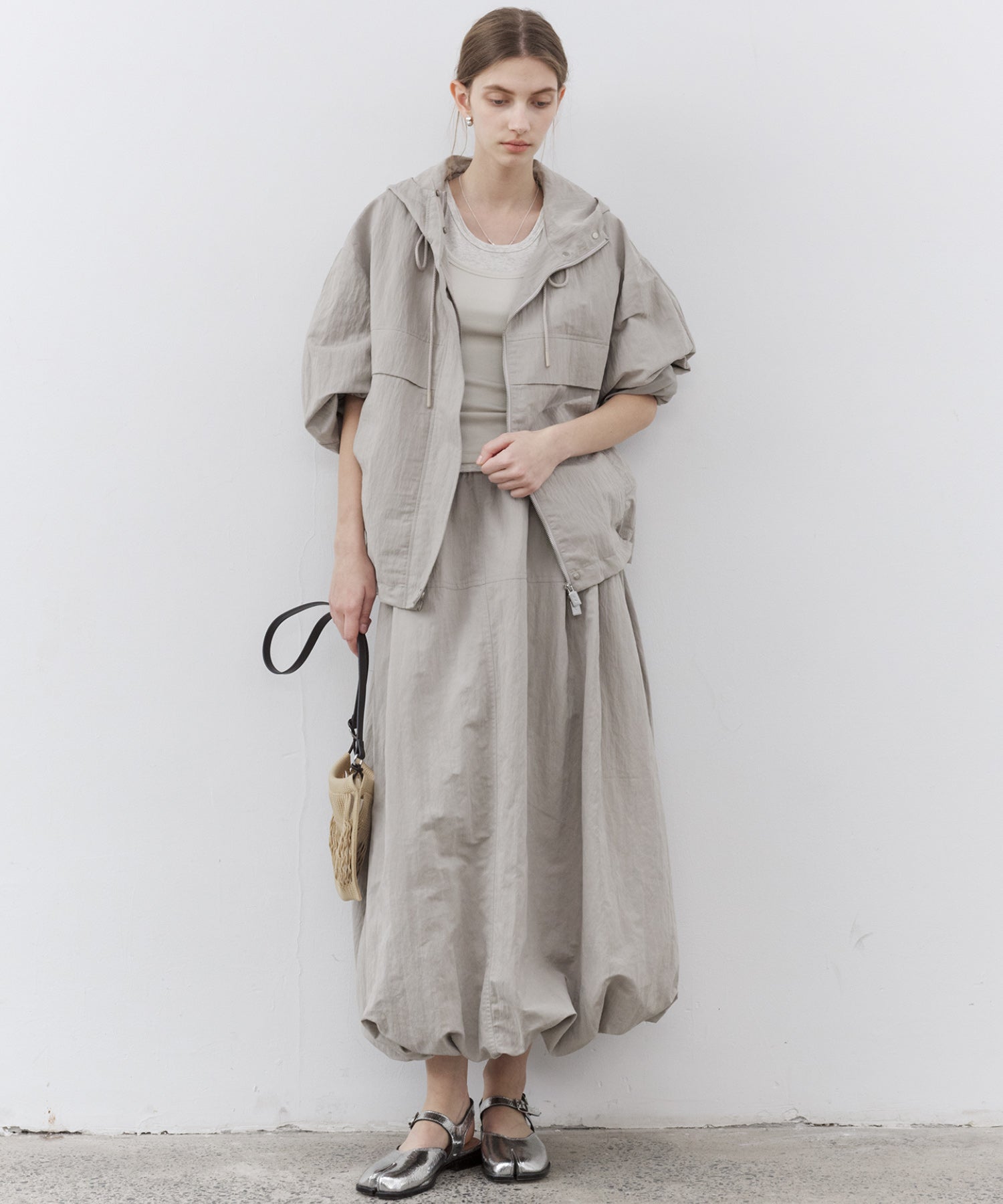 Narrow Volume Silhouette Skirt