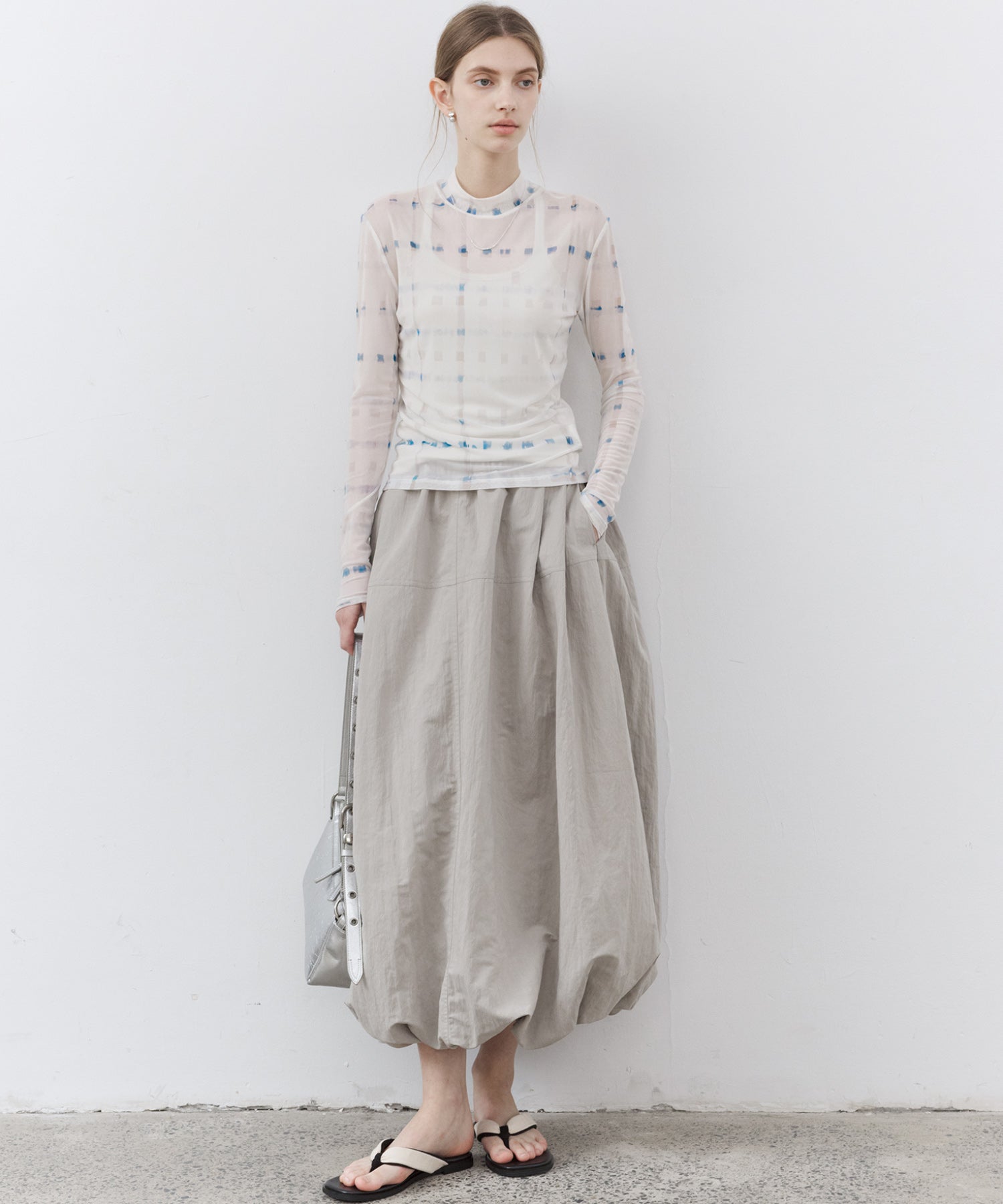 Narrow Volume Silhouette Skirt