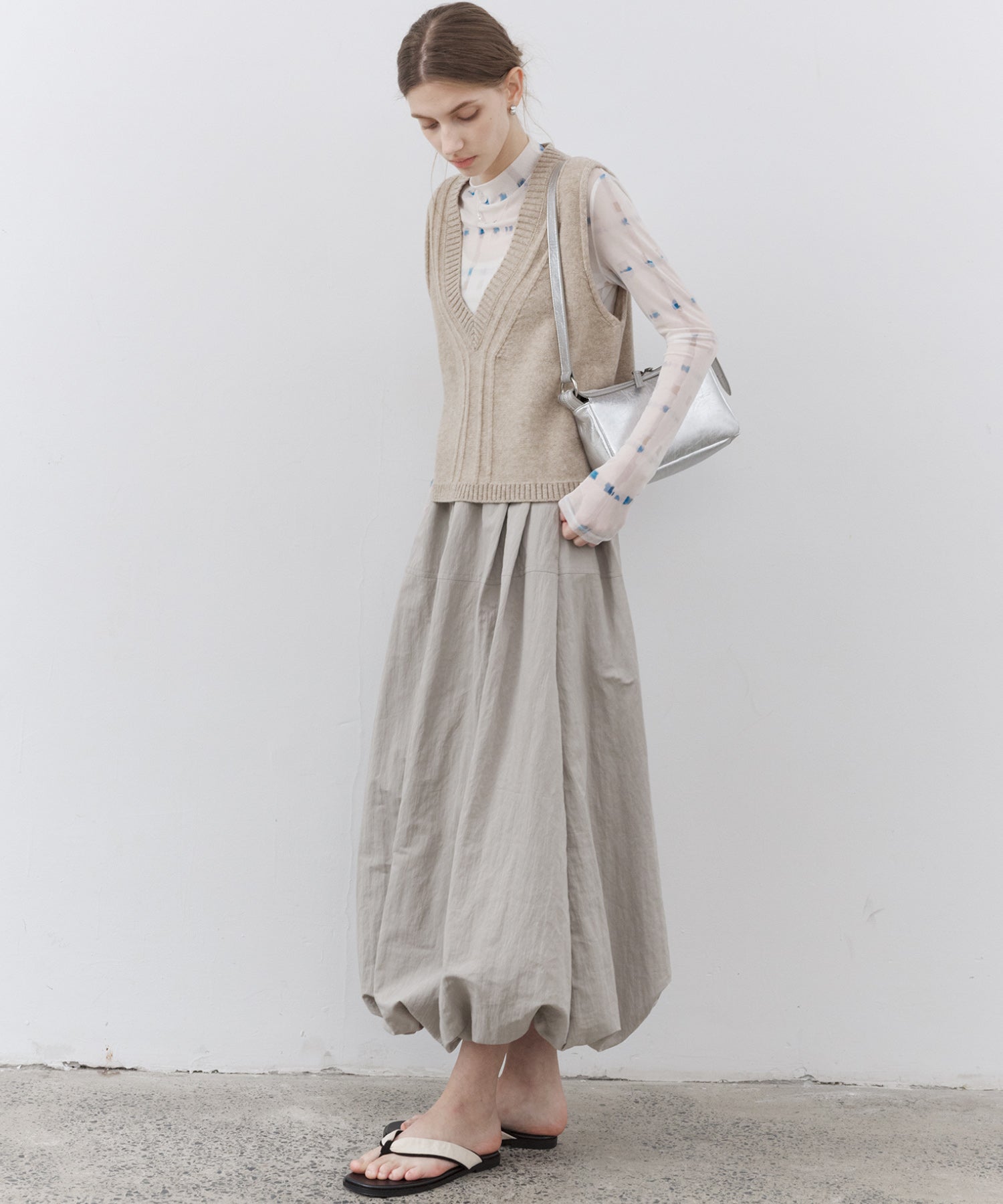 Narrow Volume Silhouette Skirt