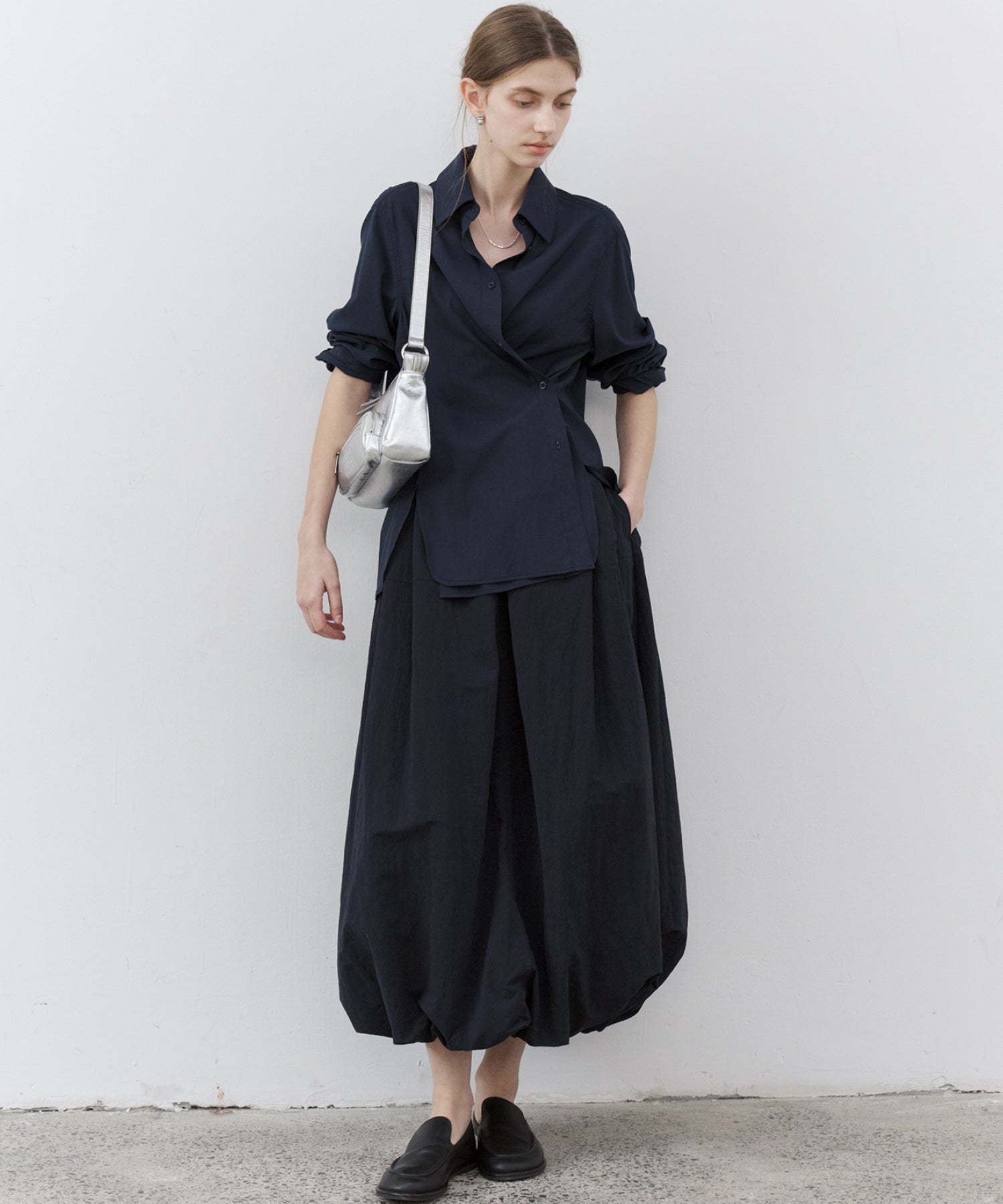 Narrow Volume Silhouette Skirt