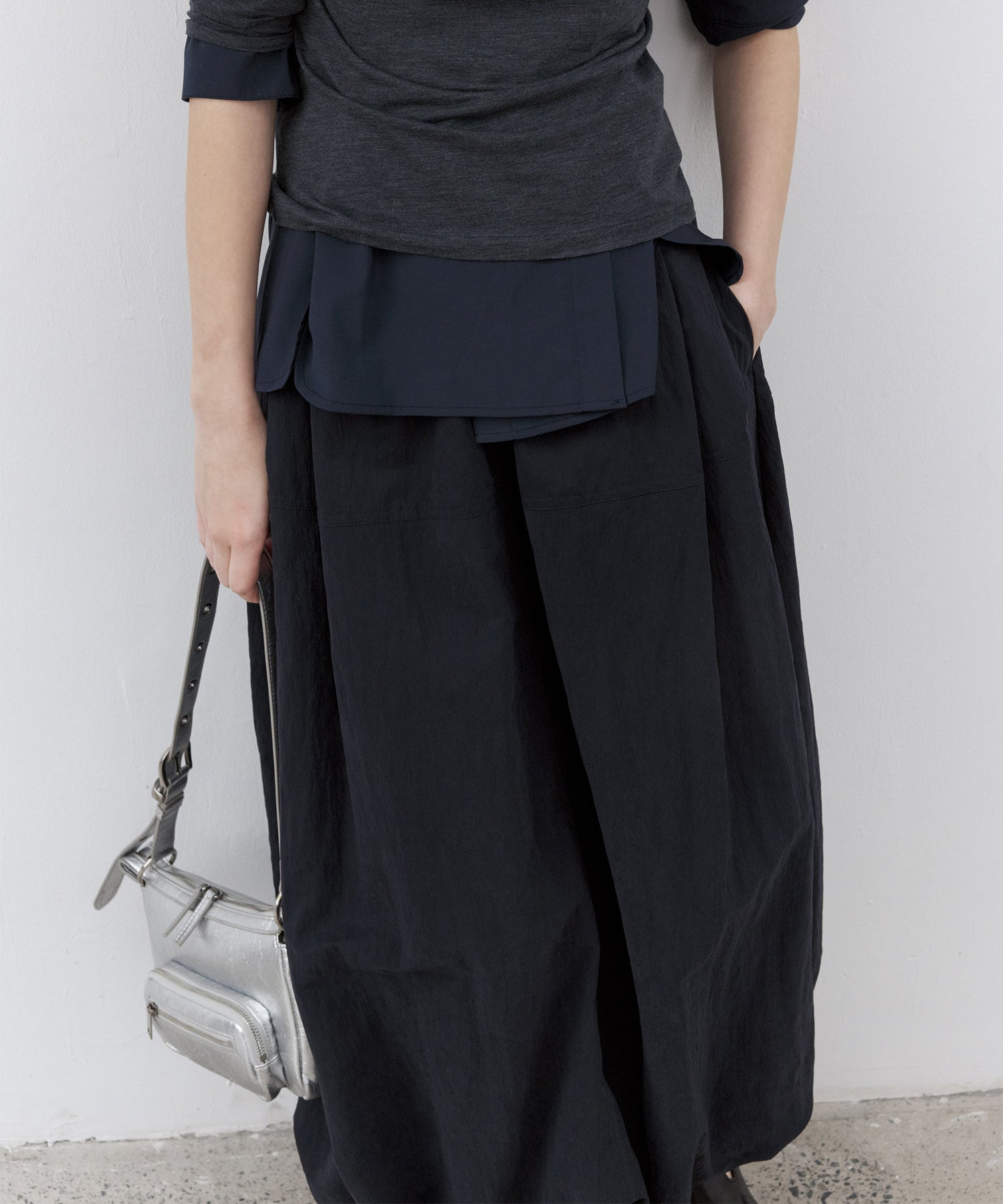 Narrow Volume Silhouette Skirt