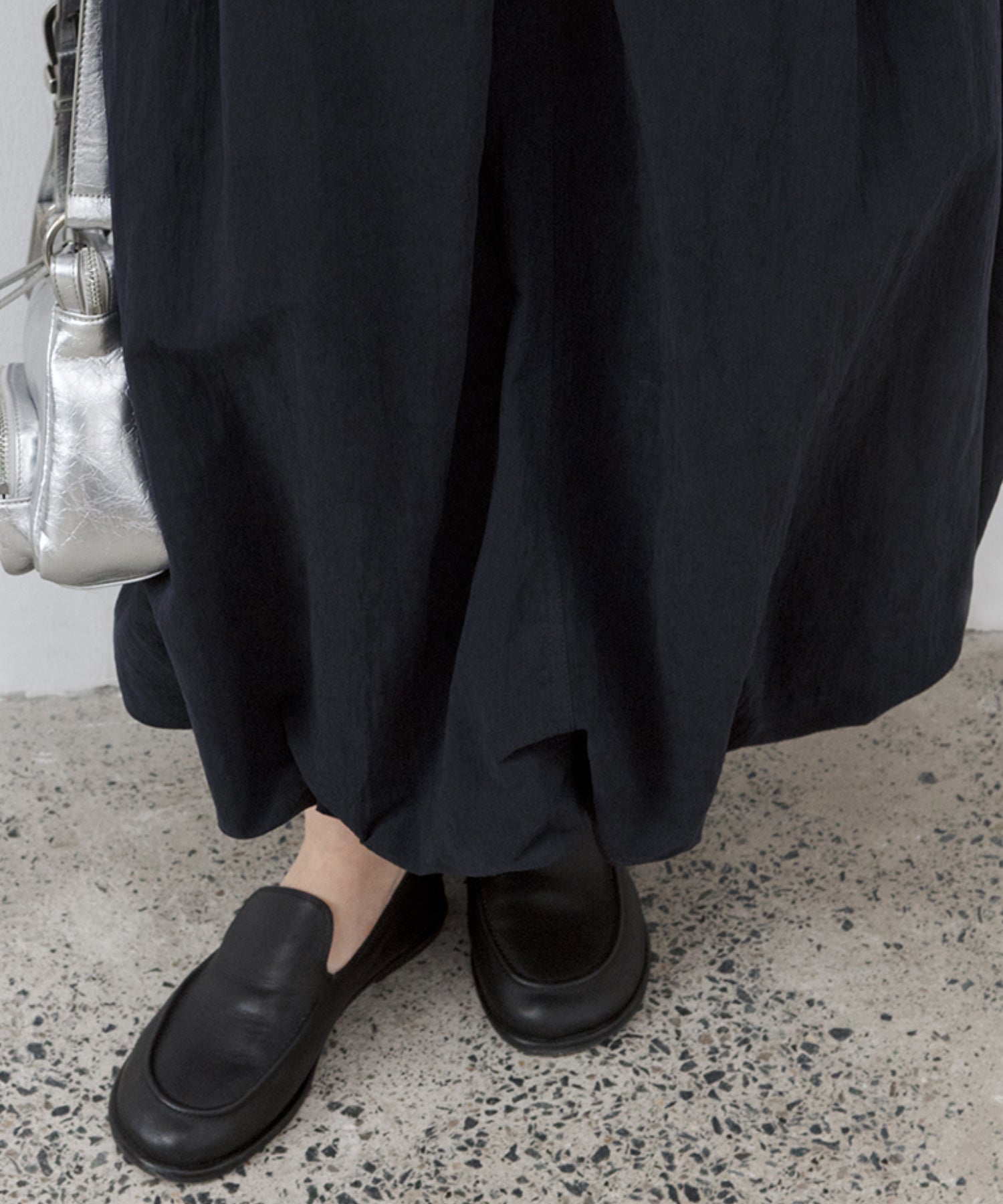 Narrow Volume Silhouette Skirt