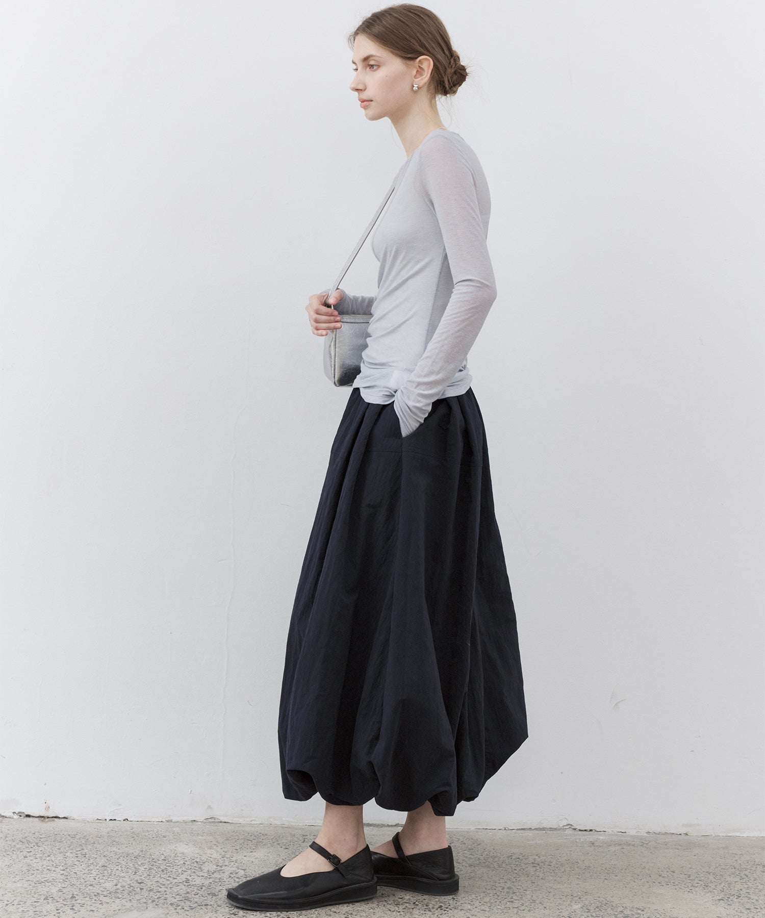 Narrow Volume Silhouette Skirt