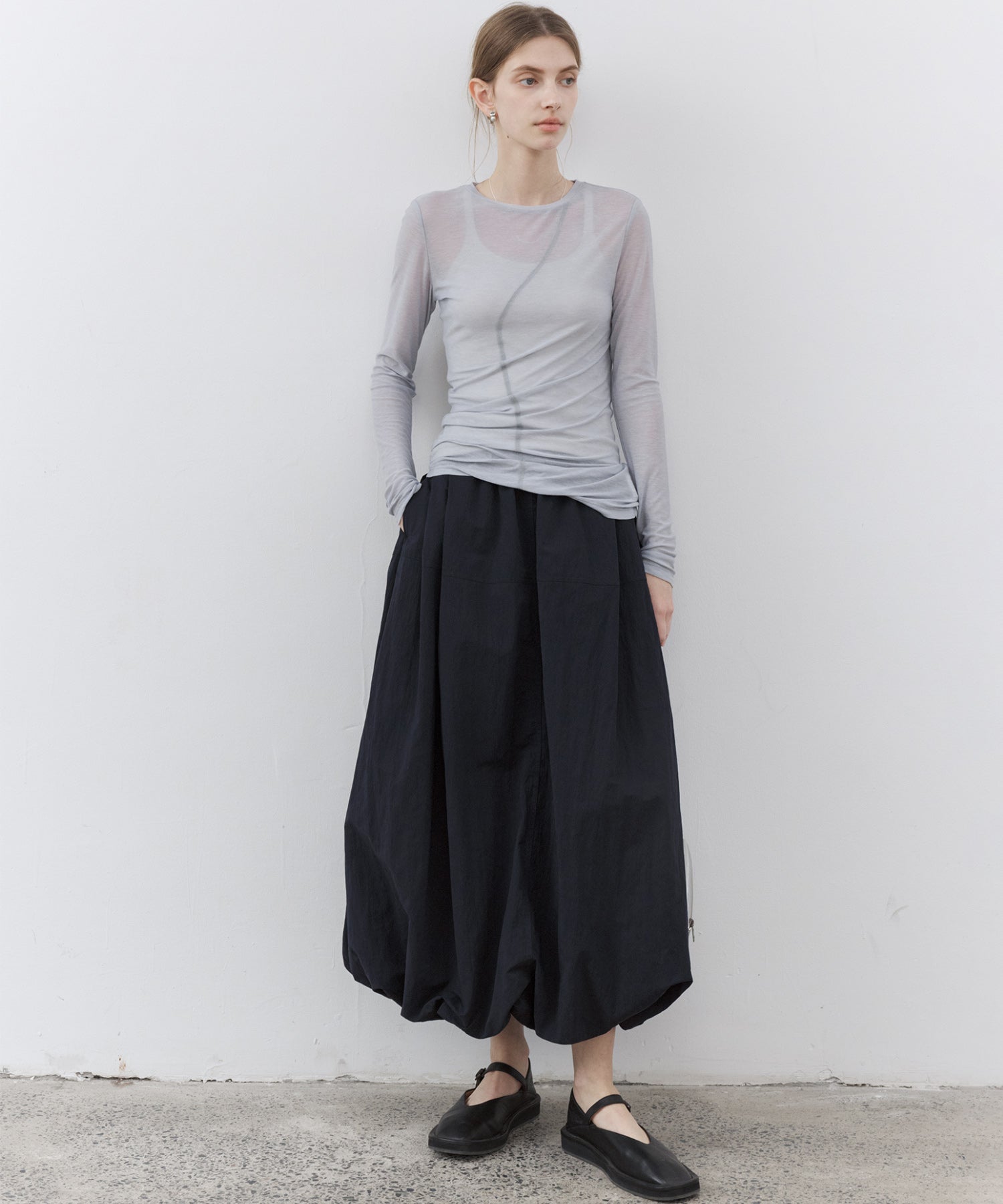 Narrow Volume Silhouette Skirt