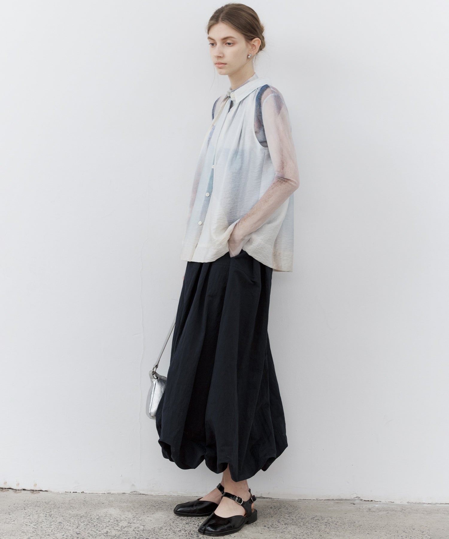 Narrow Volume Silhouette Skirt