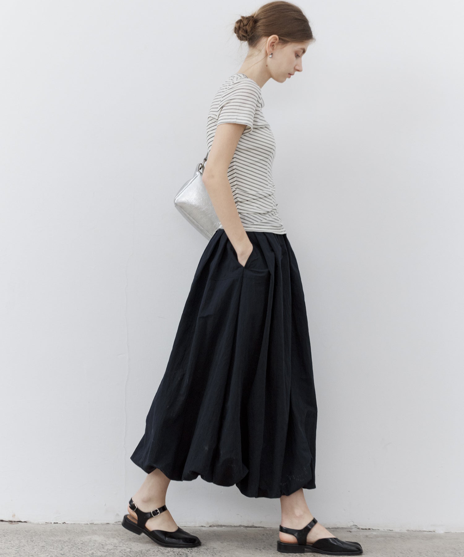 Narrow Volume Silhouette Skirt