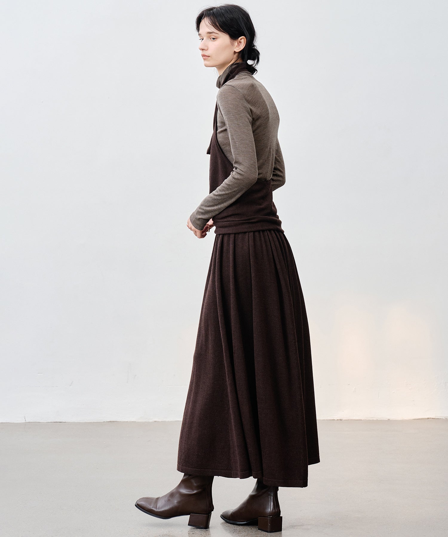 Elegant Flowy Flared Knit Midi Skirt