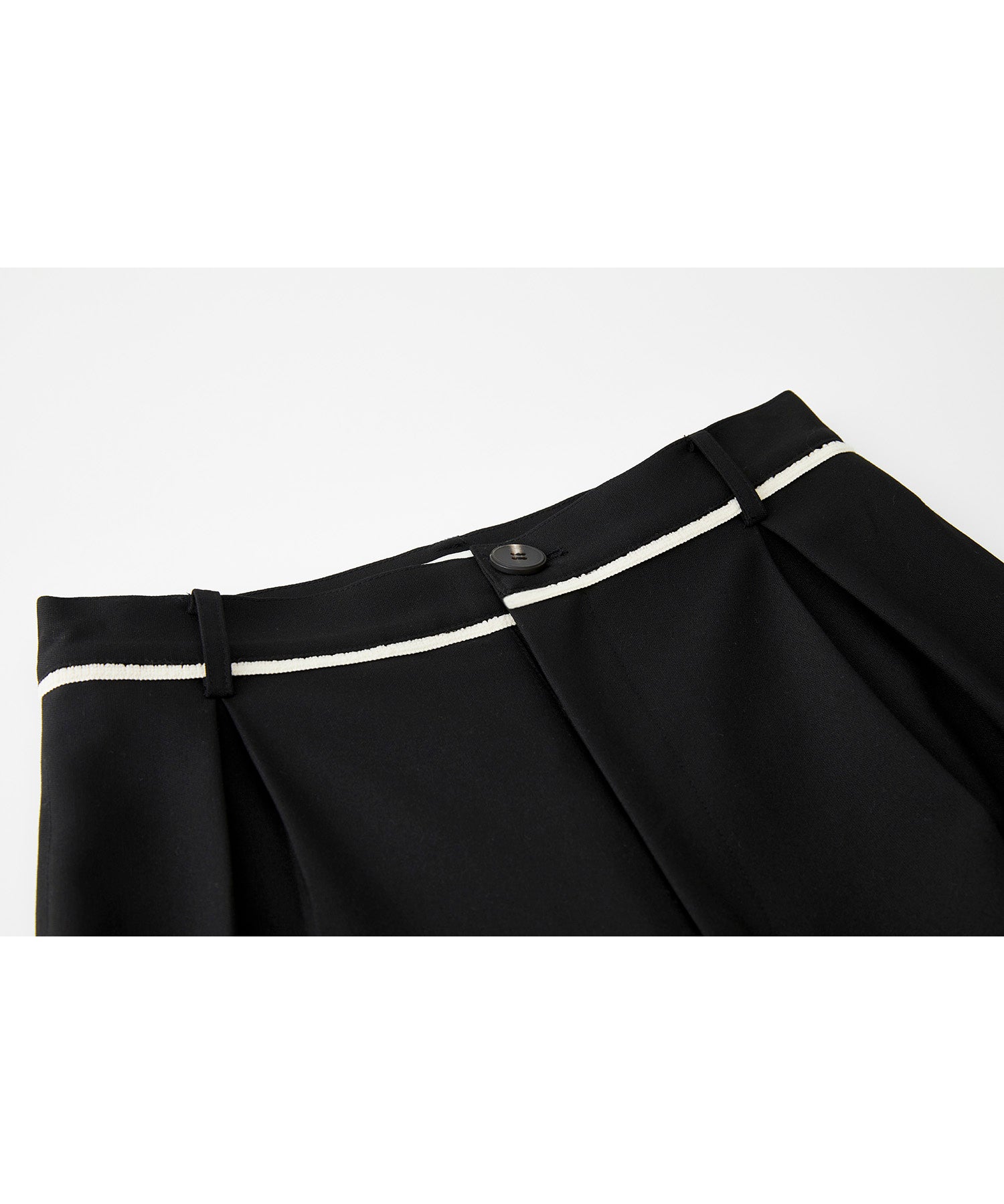 Mid-Rise Tapered Trousers