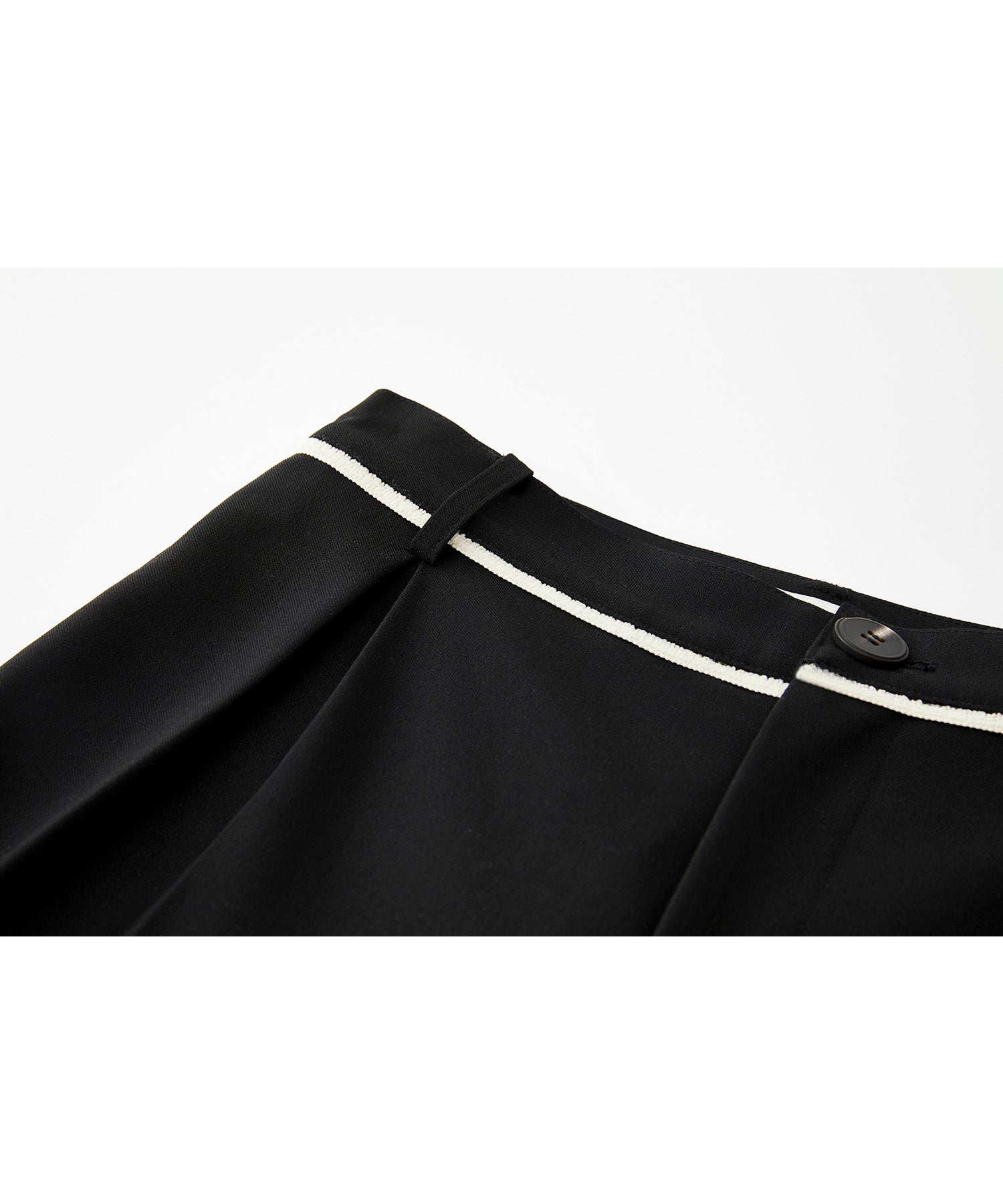 Mid-Rise Tapered Trousers