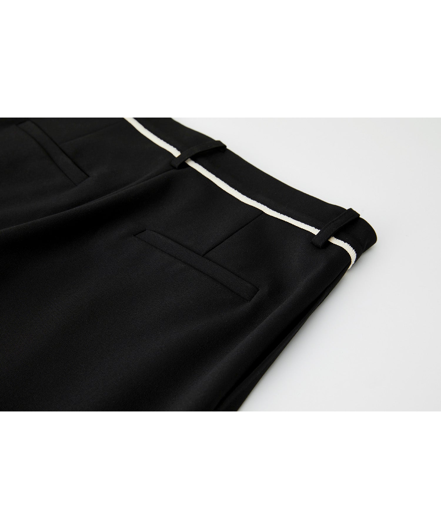 Mid-Rise Tapered Trousers