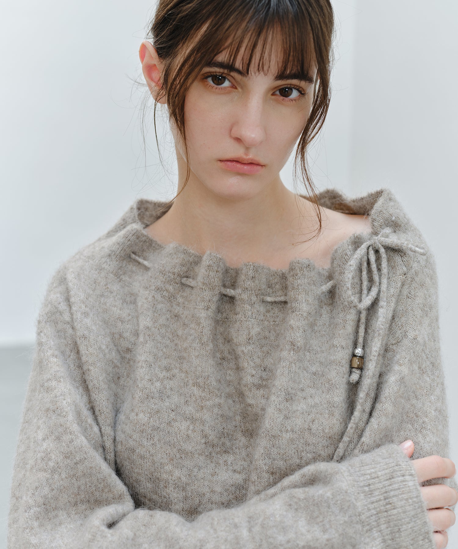 「9月下旬出荷予定」Shaggy Off-Shoulder Drawstring Knit Top