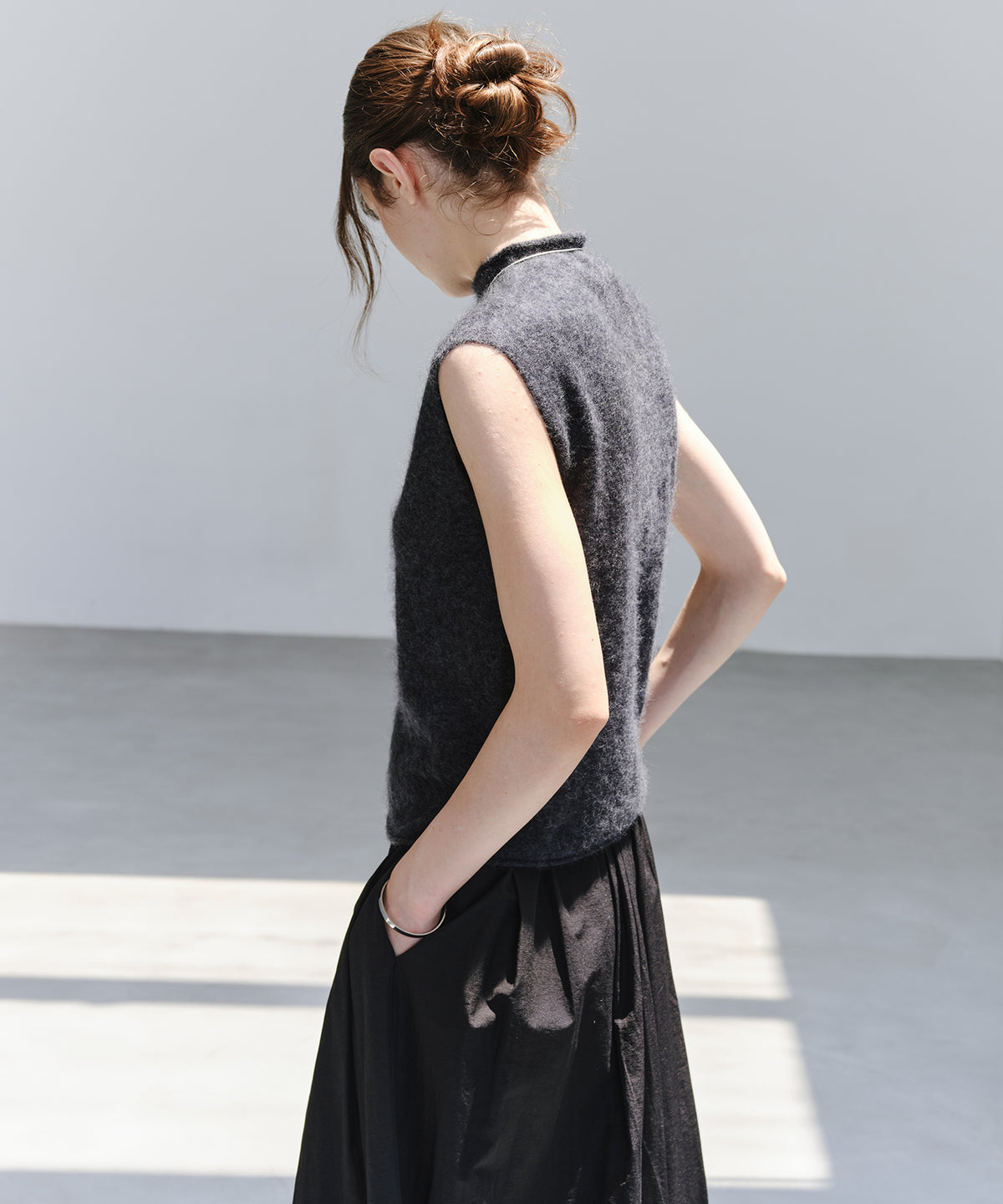 「10月下旬出荷予定」Brushed Cashmere-Blend High Neck Knit Vest