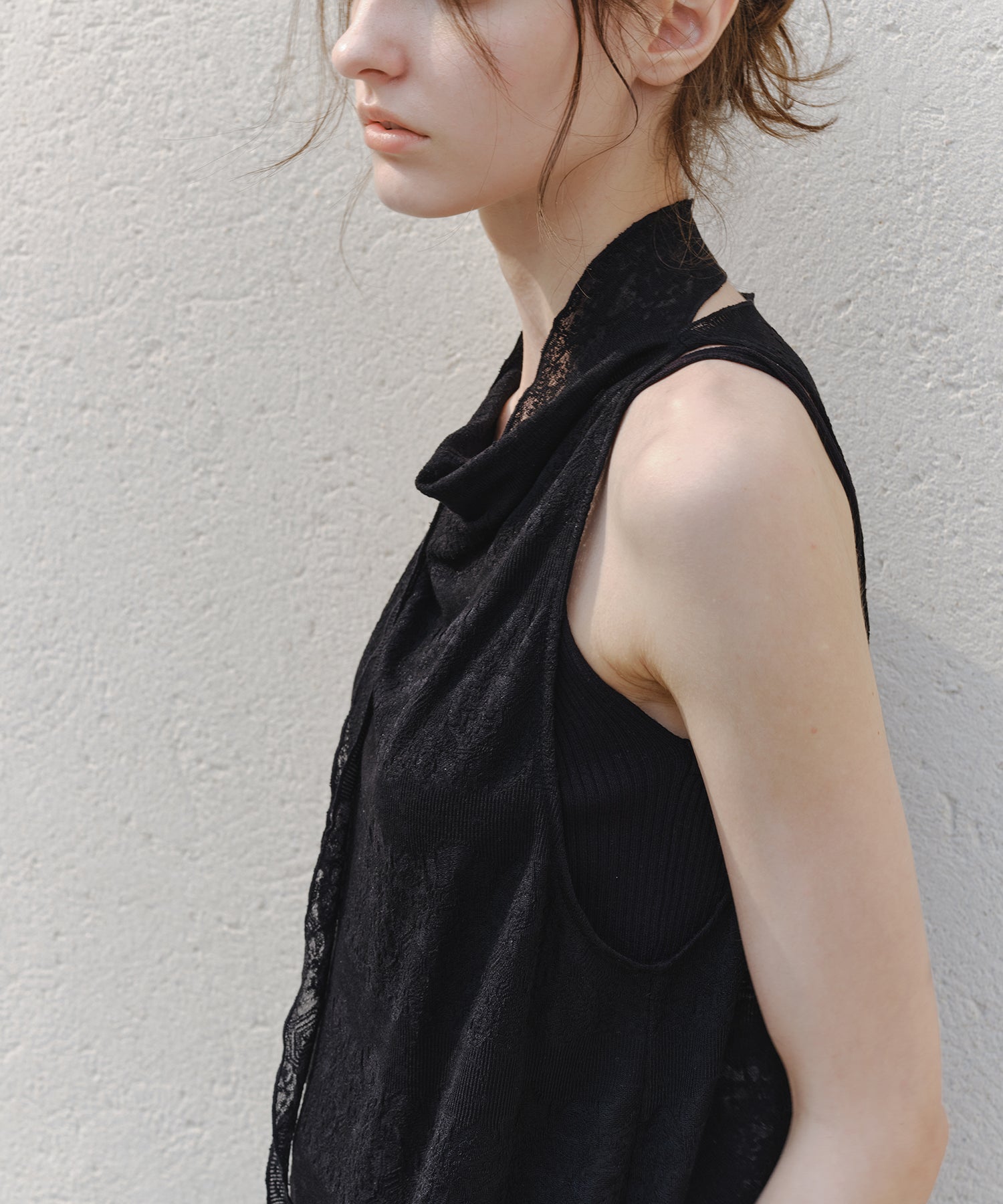 「8月中旬~下旬出荷」Jacquard Sheer Draped Sleeveless Top