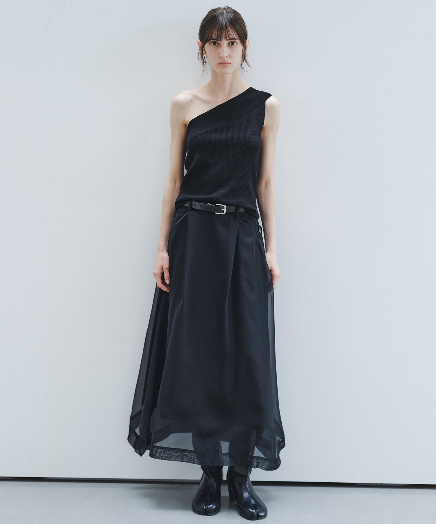 「7月中旬~下旬出荷」Asymmetric Ribbed One-Shoulder Top