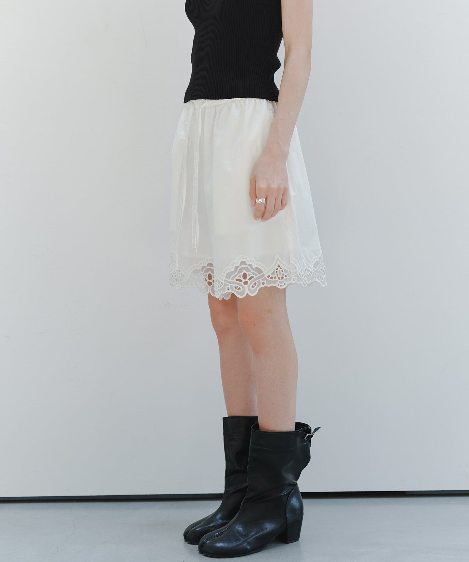 「8月中旬~下旬出荷」Cutwork Embroidery Easy Half Pants