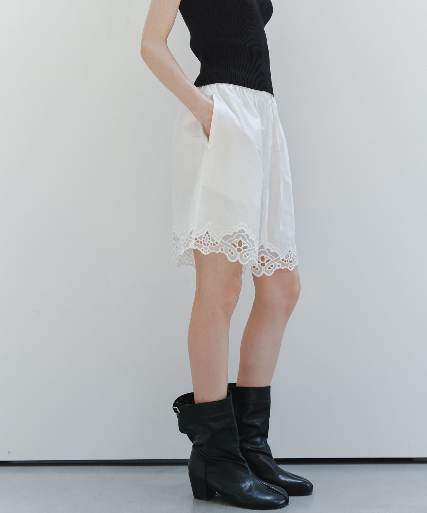 「8月中旬~下旬出荷」Cutwork Embroidery Easy Half Pants