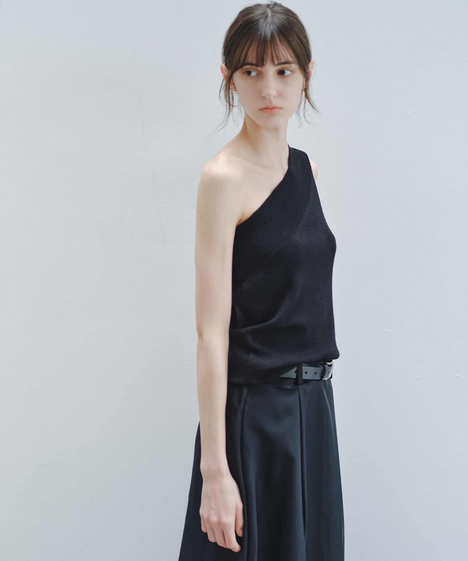 「7月中旬~下旬出荷」Asymmetric Ribbed One-Shoulder Top