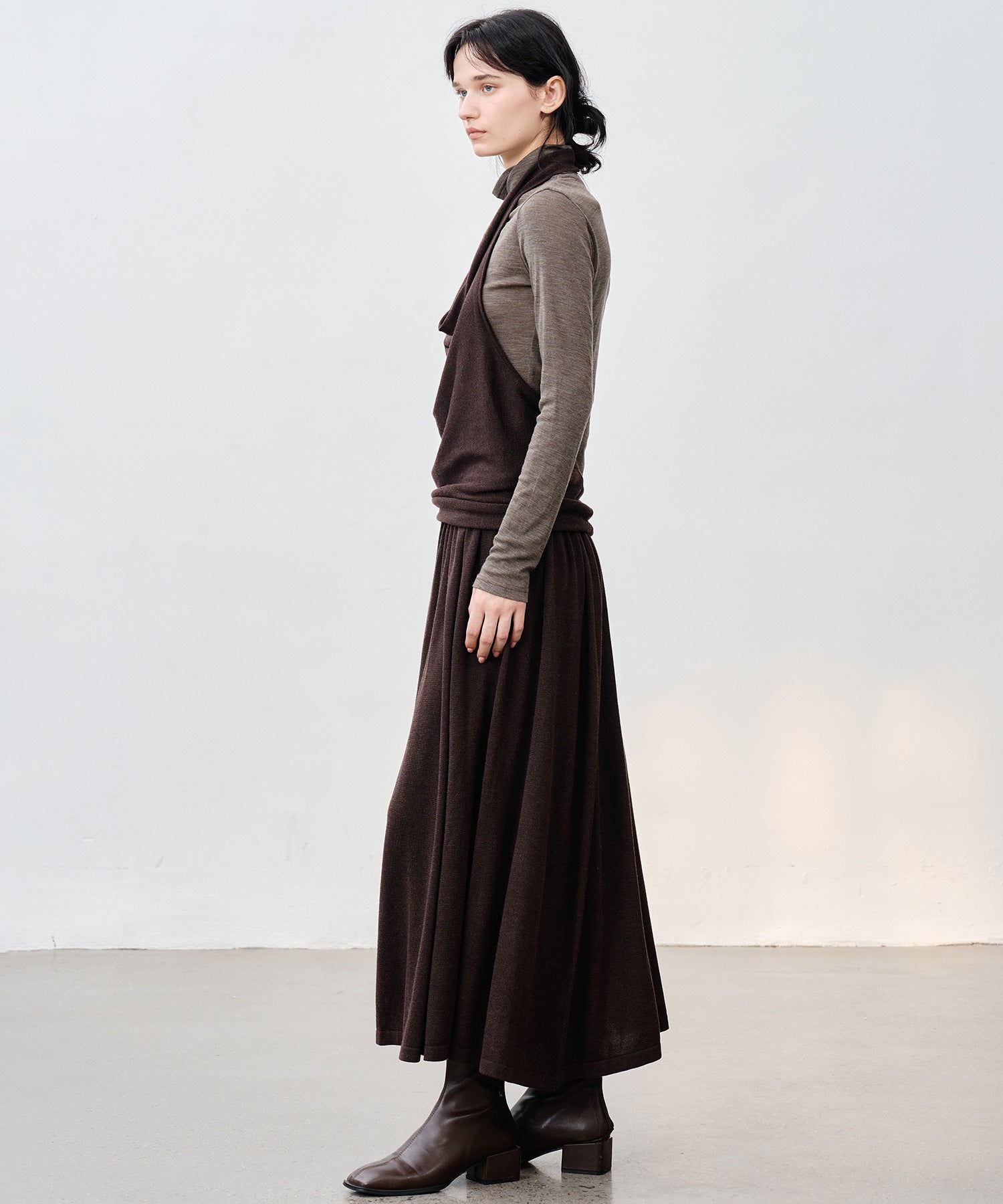 Elegant Flowy Flared Knit Midi Skirt