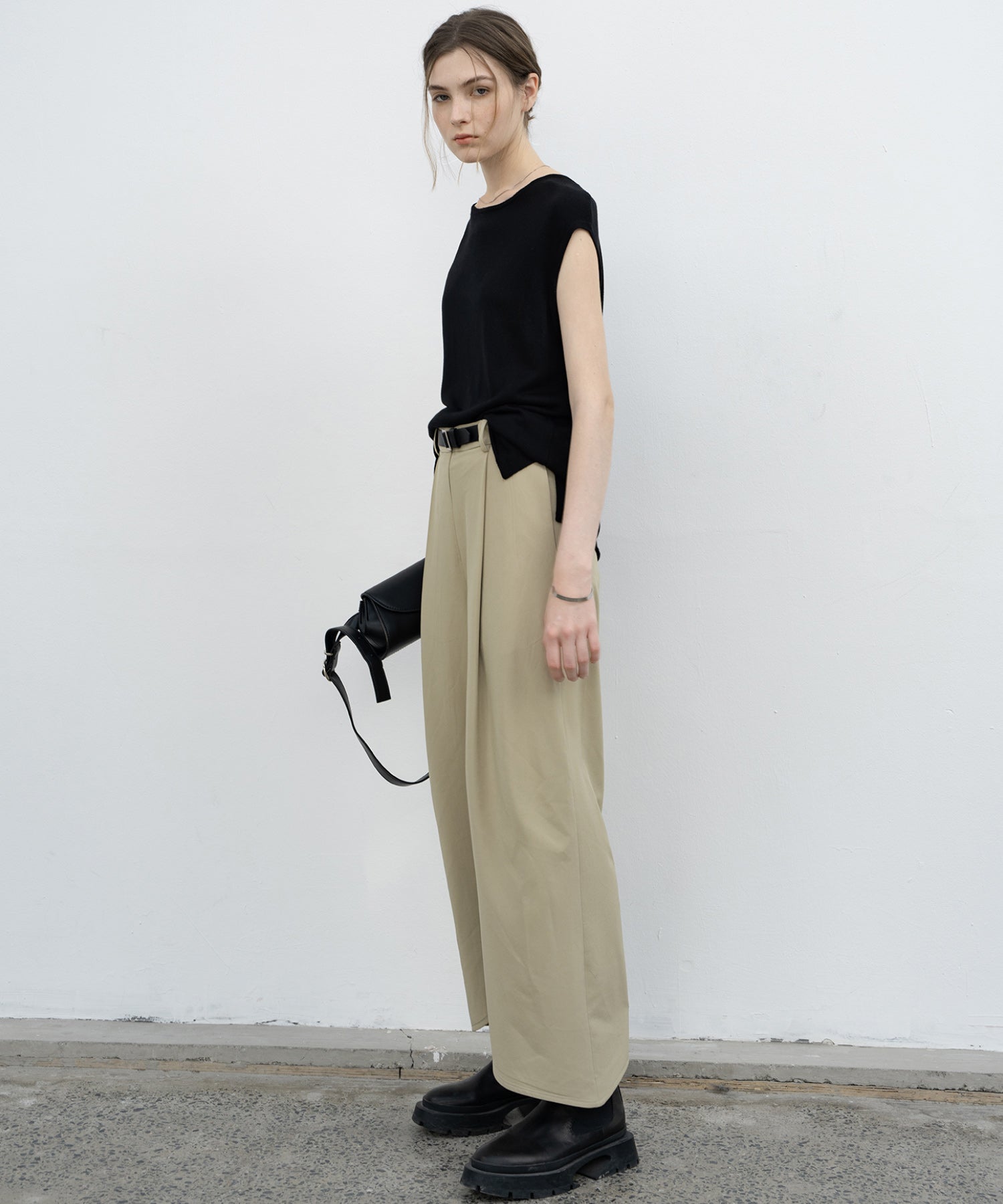 round cut straight ankle pants