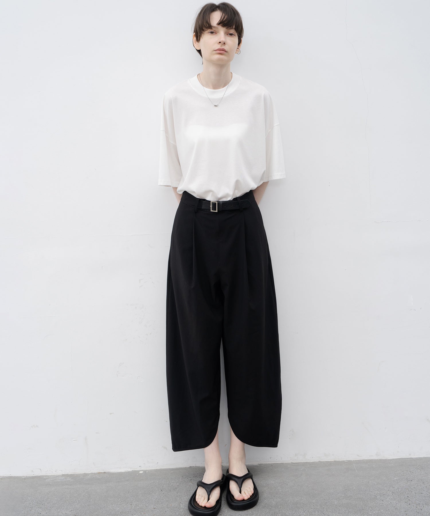 round cut straight ankle pants