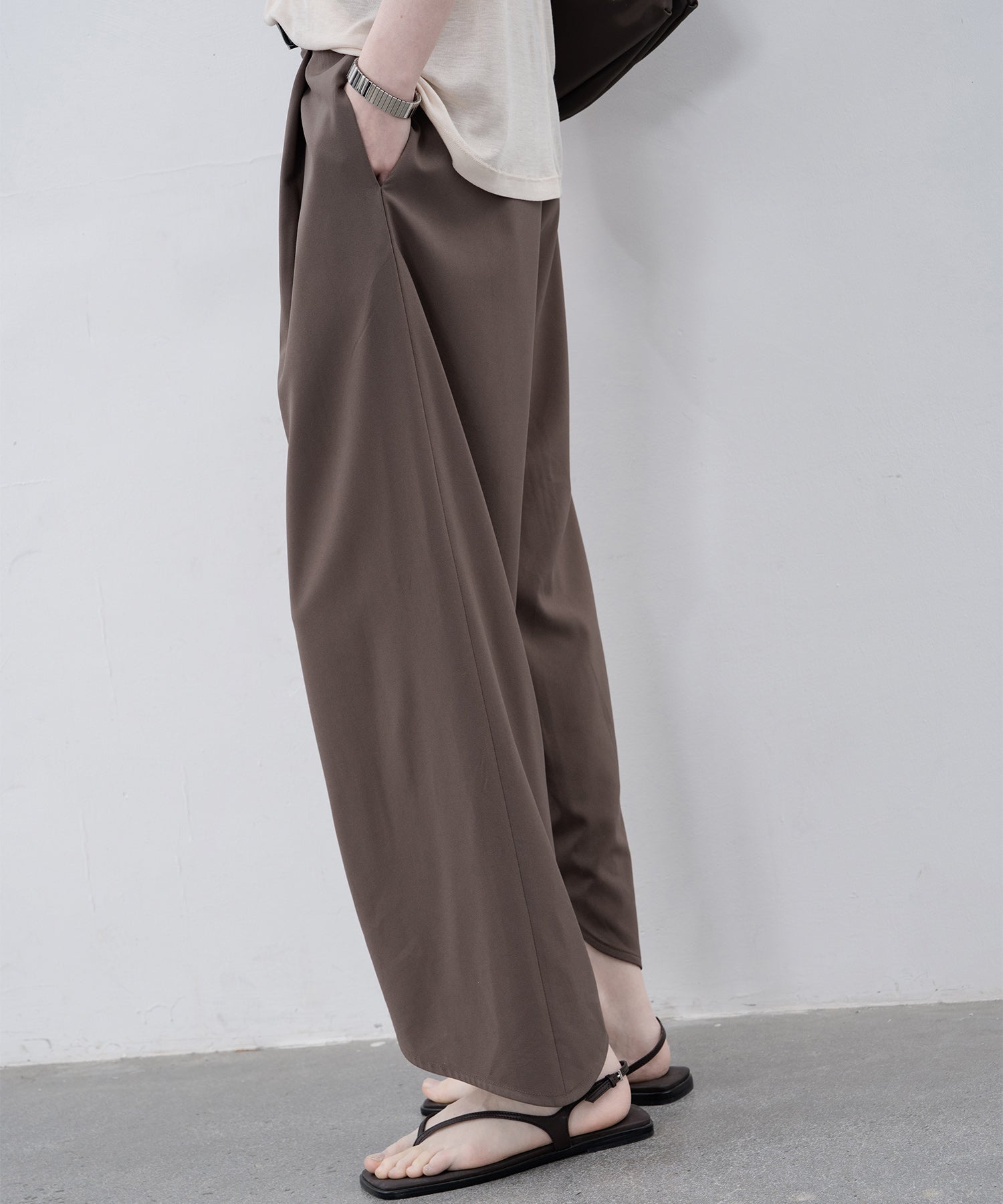 round cut straight ankle pants