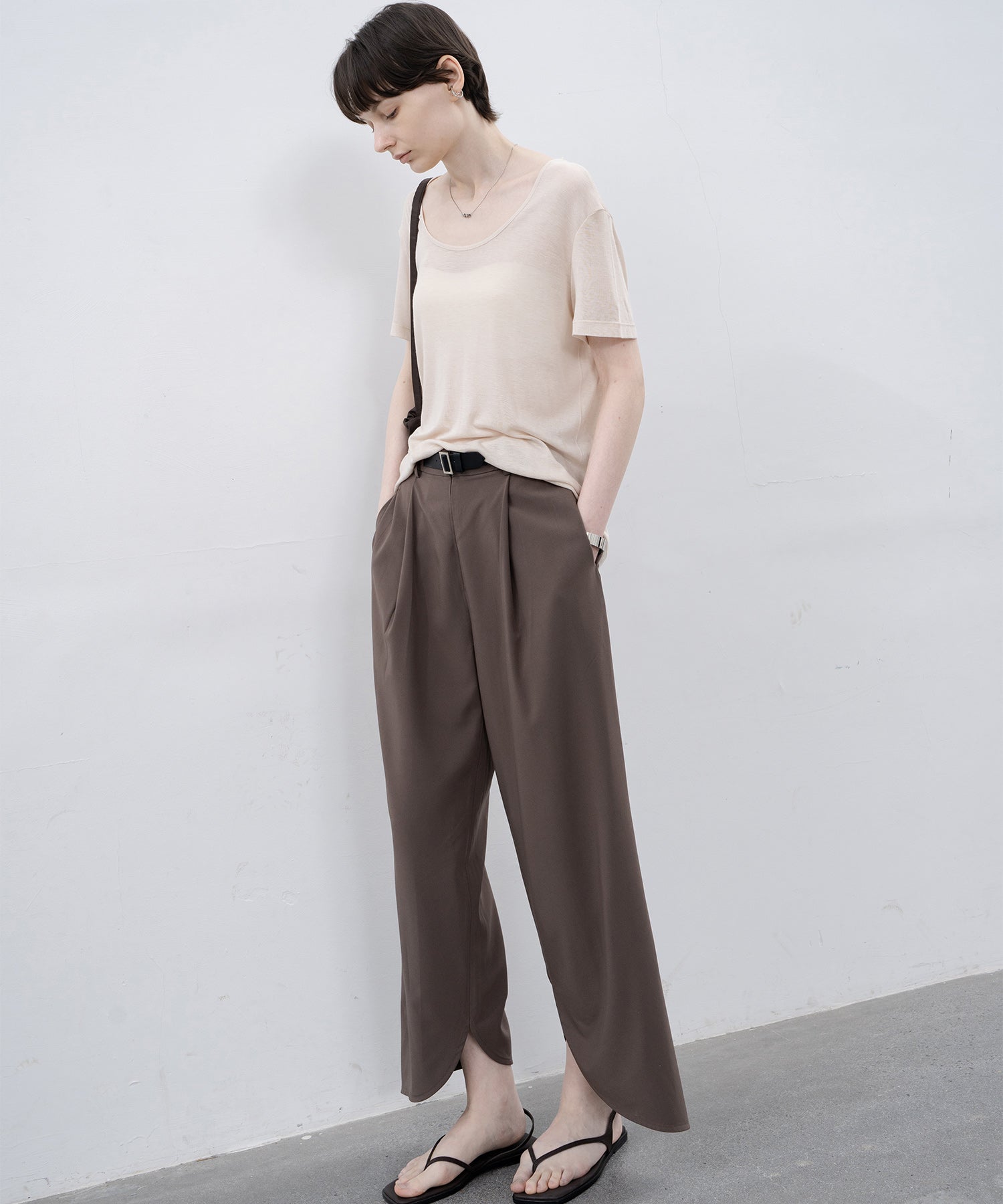 round cut straight ankle pants