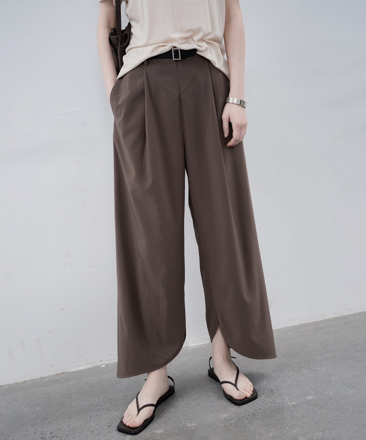 round cut straight ankle pants