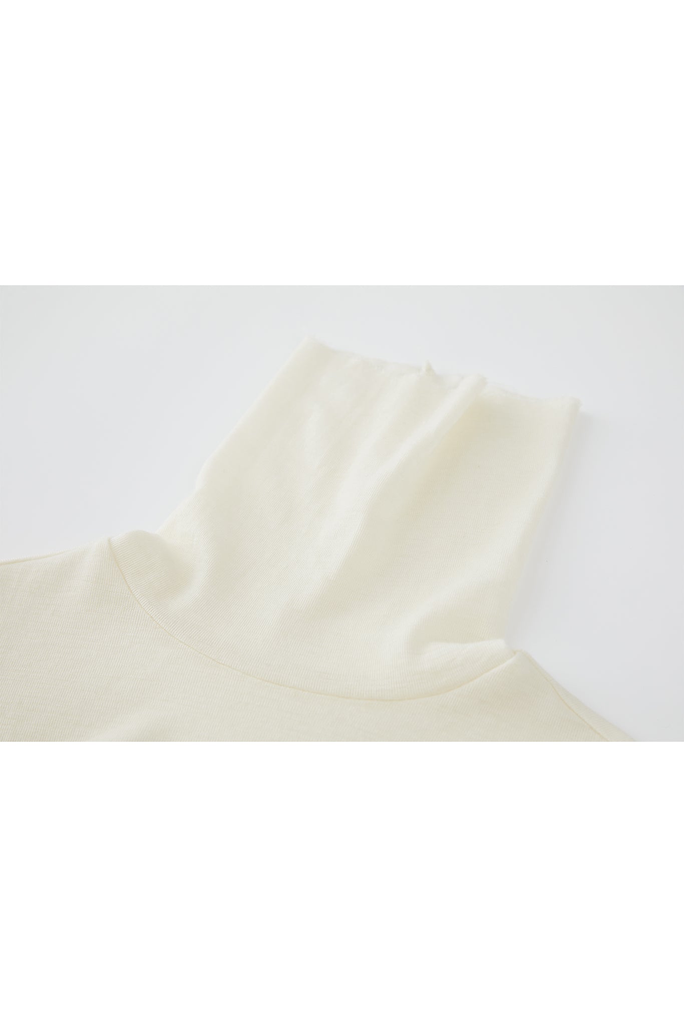 Draped Texture Wool Turtleneck Long Sleeve Top