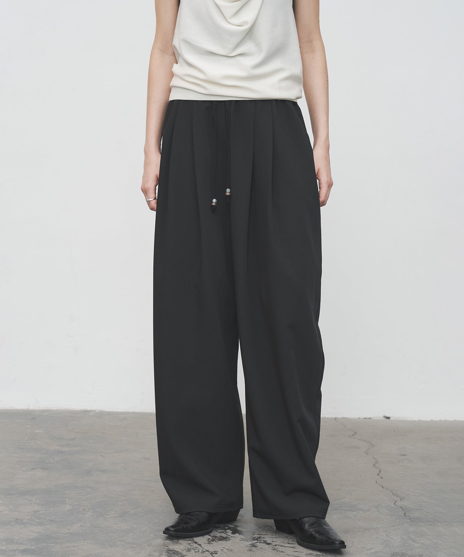 Sculpted Curve Wide Pants – Minimal Line Fit