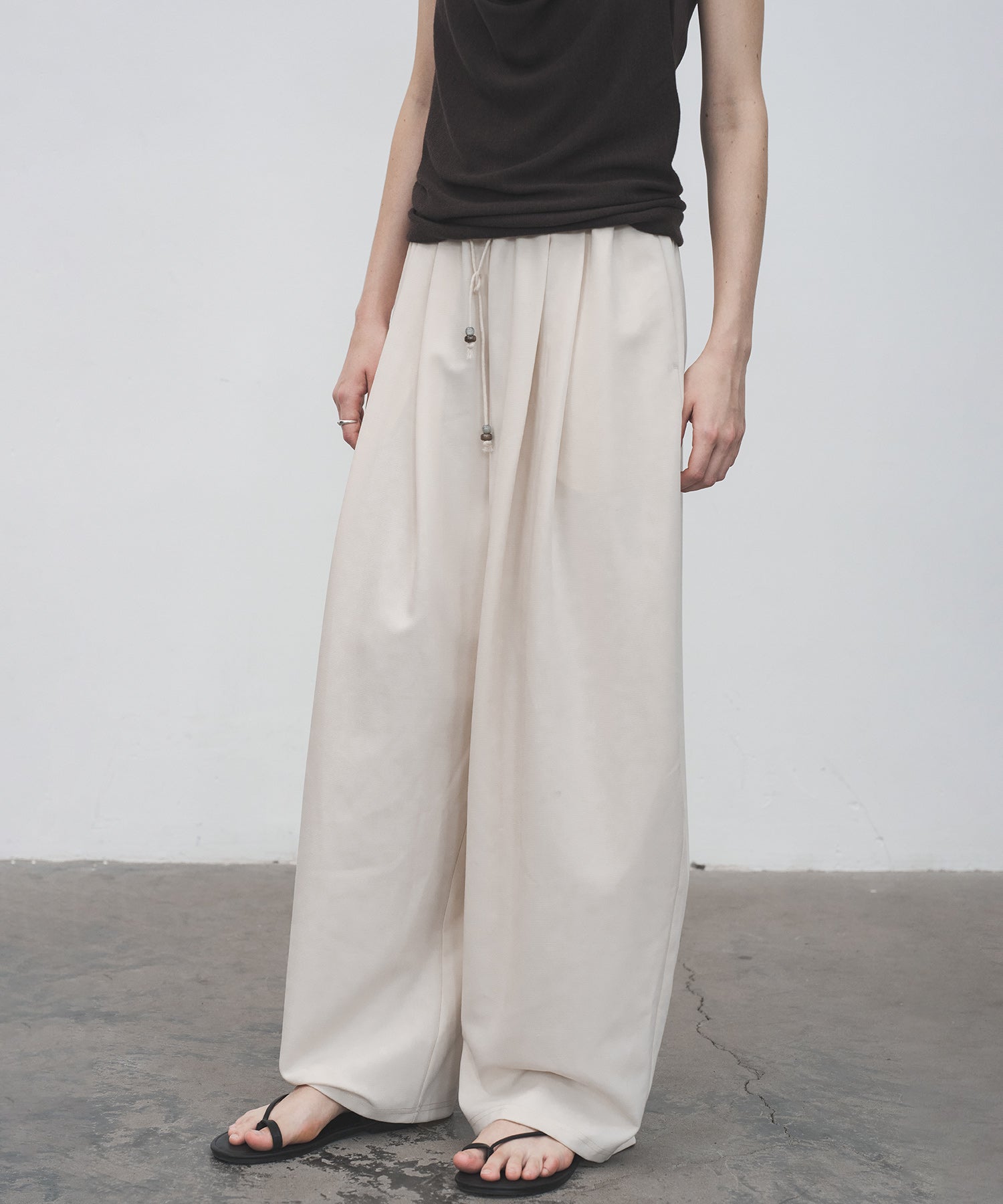 Sculpted Curve Wide Pants – Minimal Line Fit
