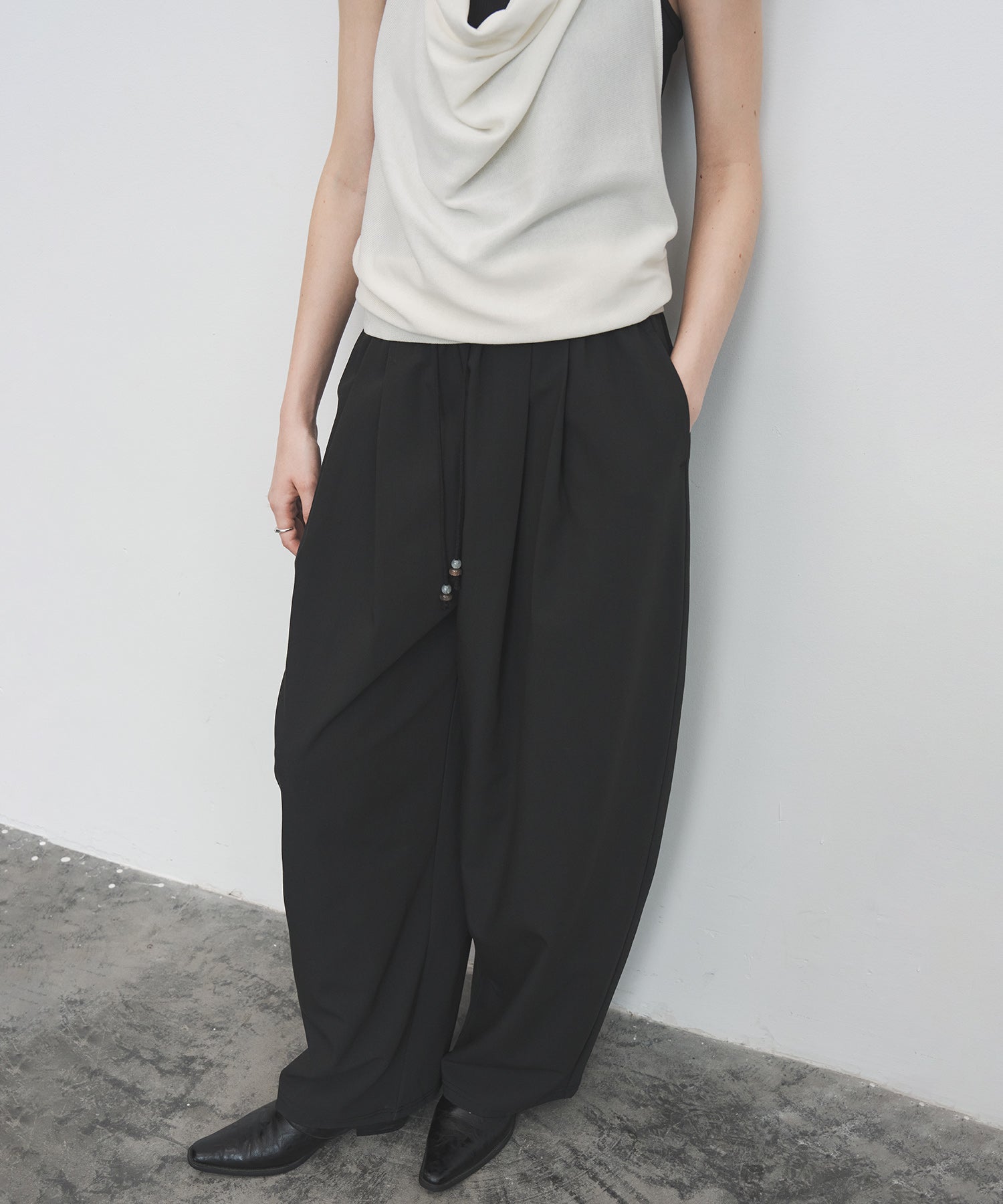 Sculpted Curve Wide Pants – Minimal Line Fit