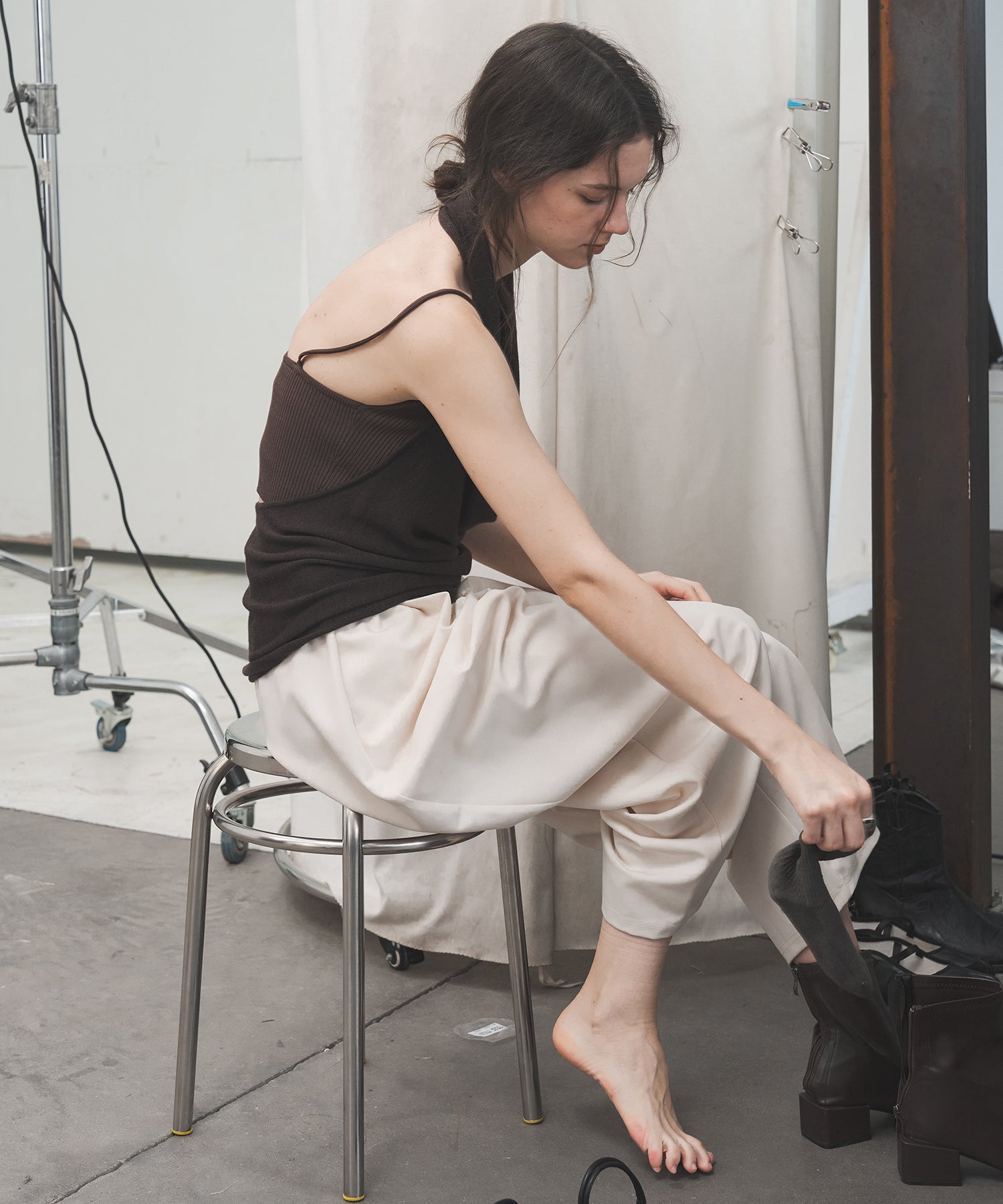 Sculpted Curve Wide Pants – Minimal Line Fit