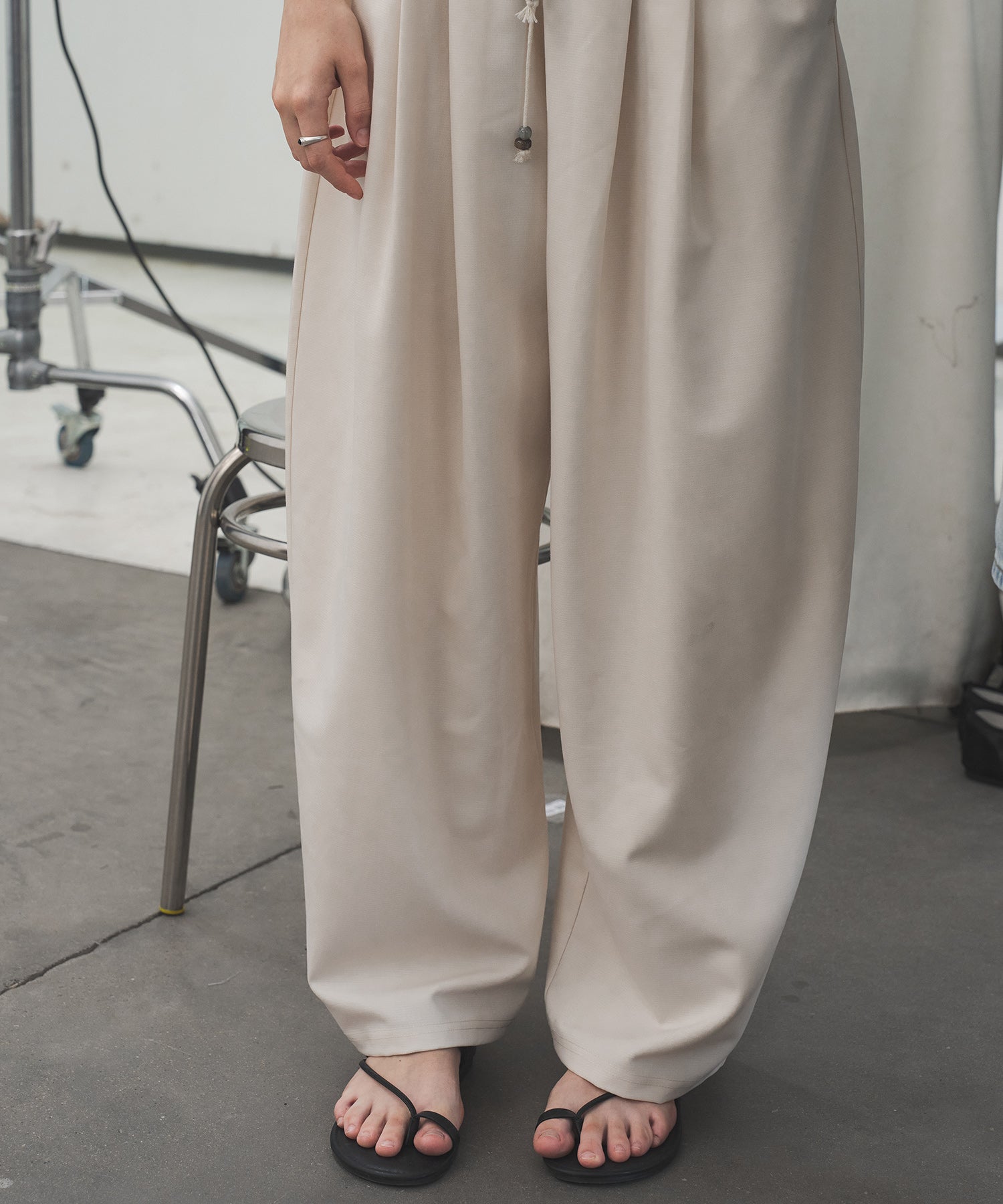 Sculpted Curve Wide Pants – Minimal Line Fit