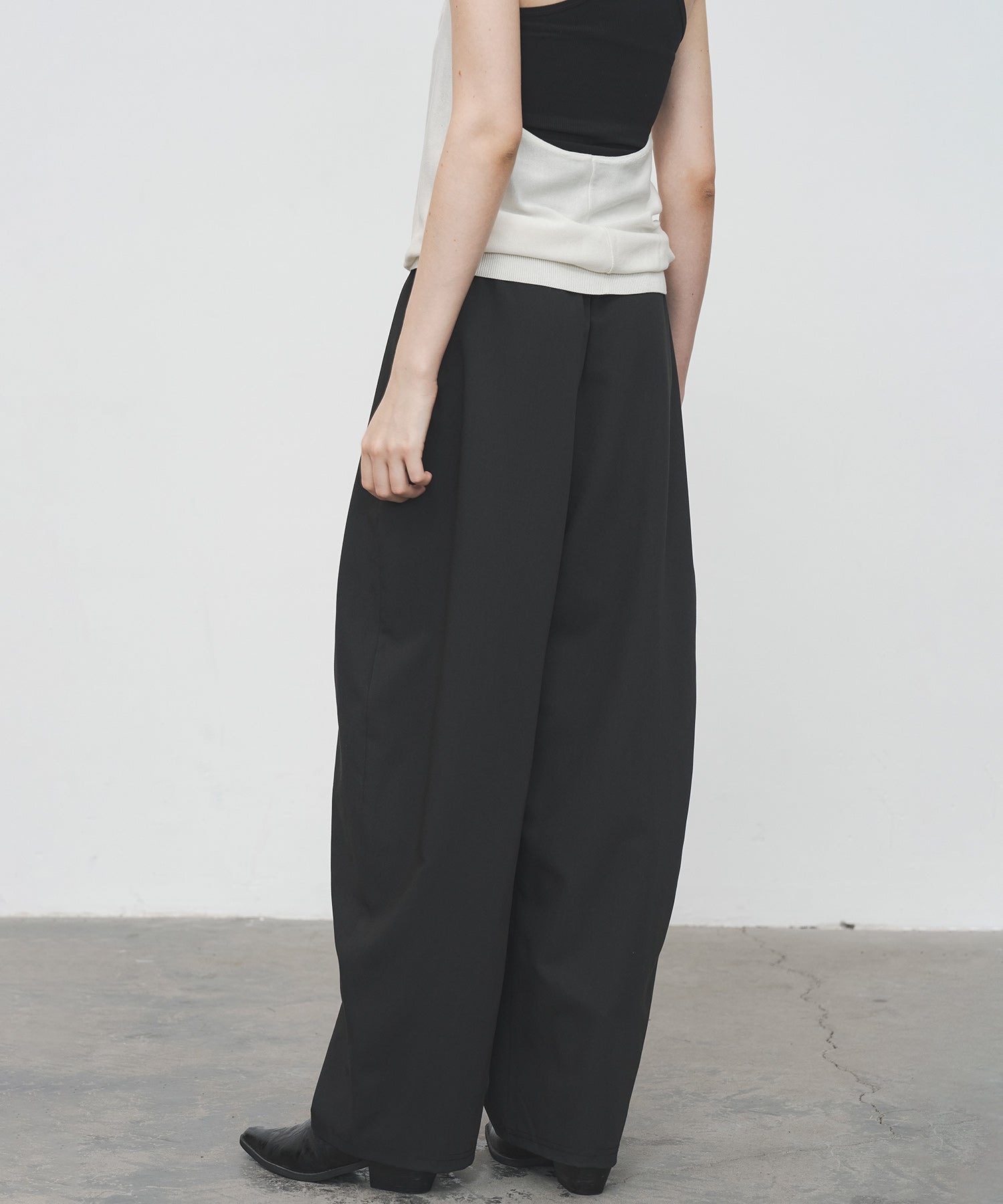 Sculpted Curve Wide Pants – Minimal Line Fit