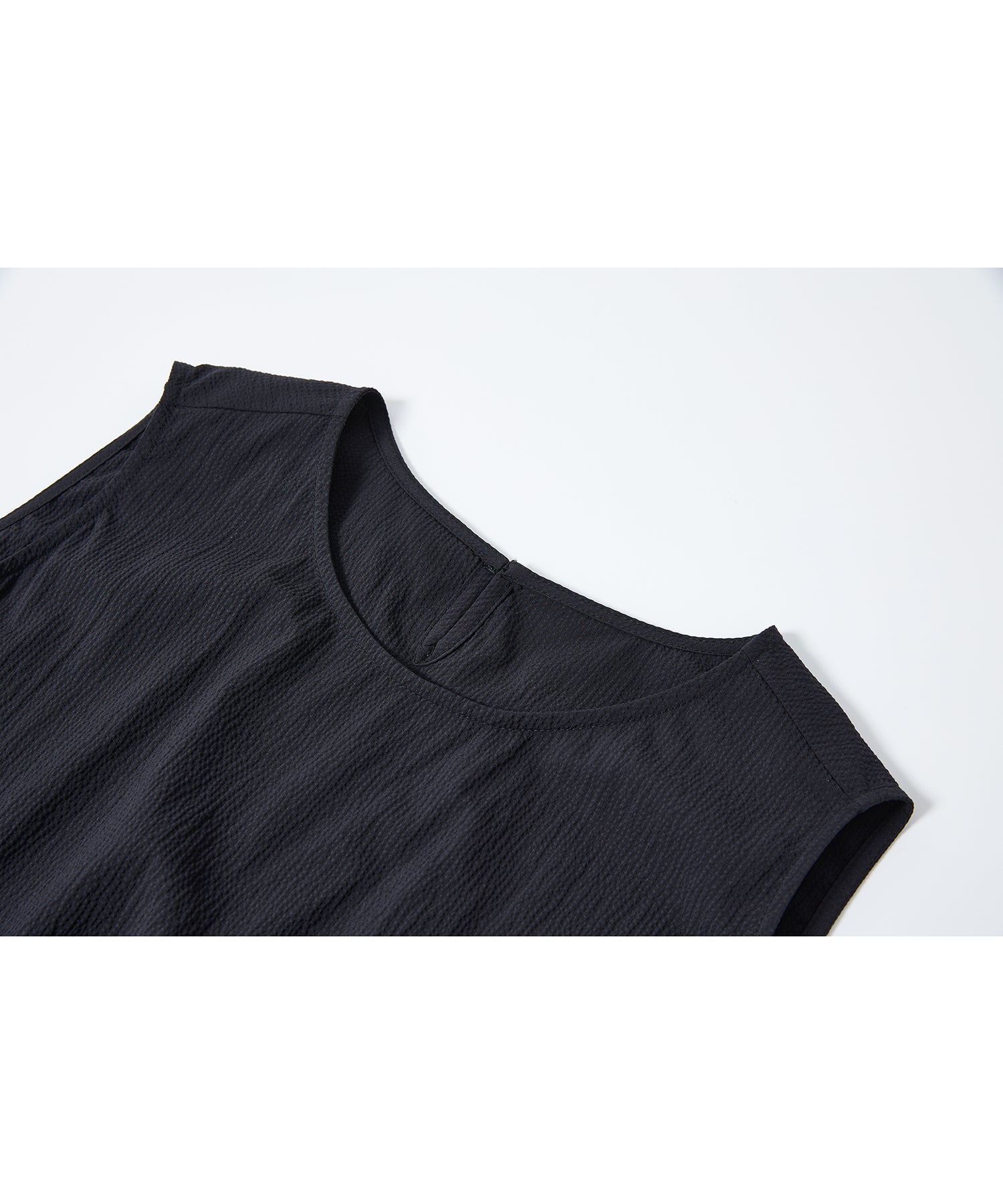 「7月上旬~中旬出荷」Twist Detail Sleeveless Top