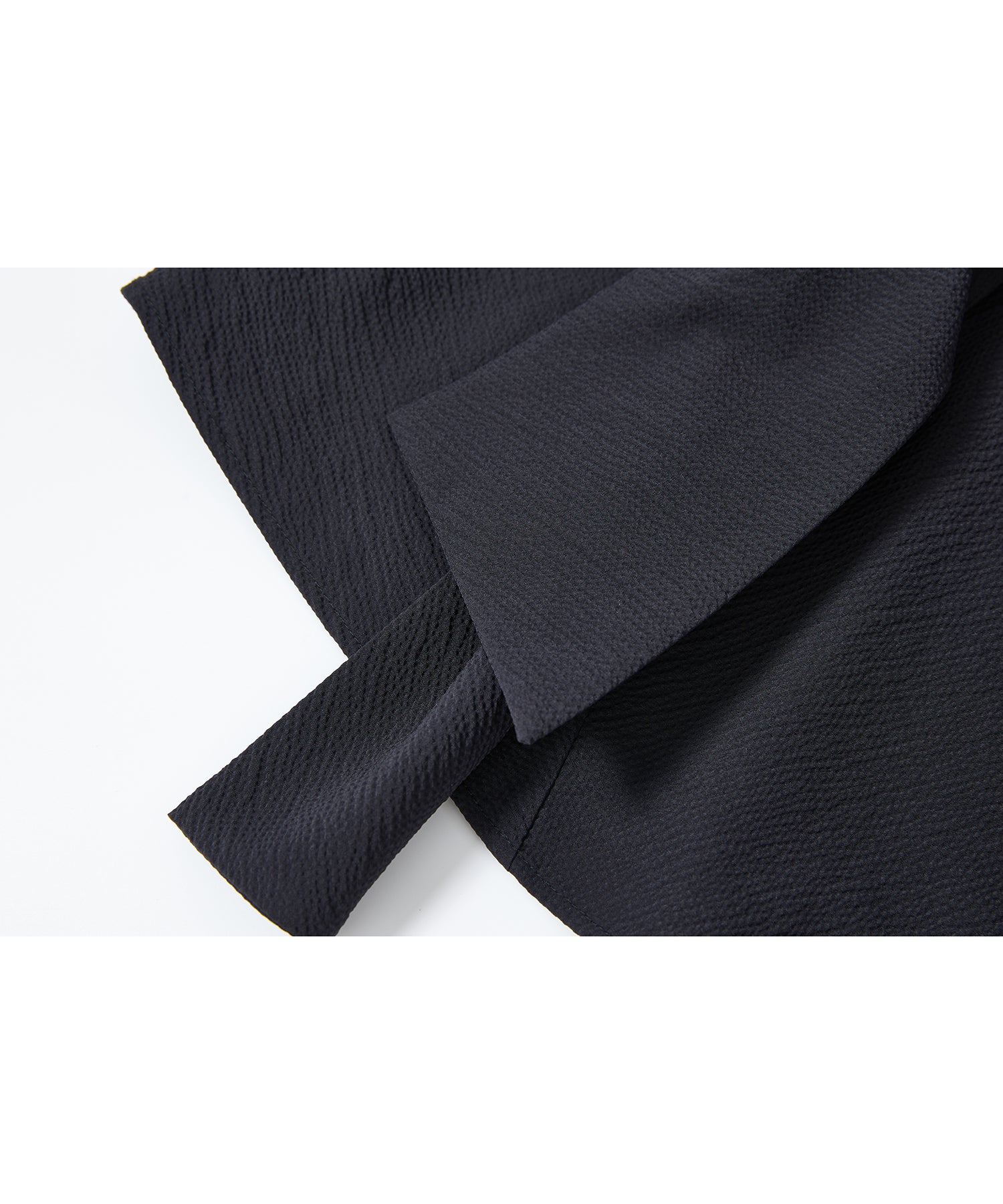 「7月上旬~中旬出荷」Twist Detail Sleeveless Top
