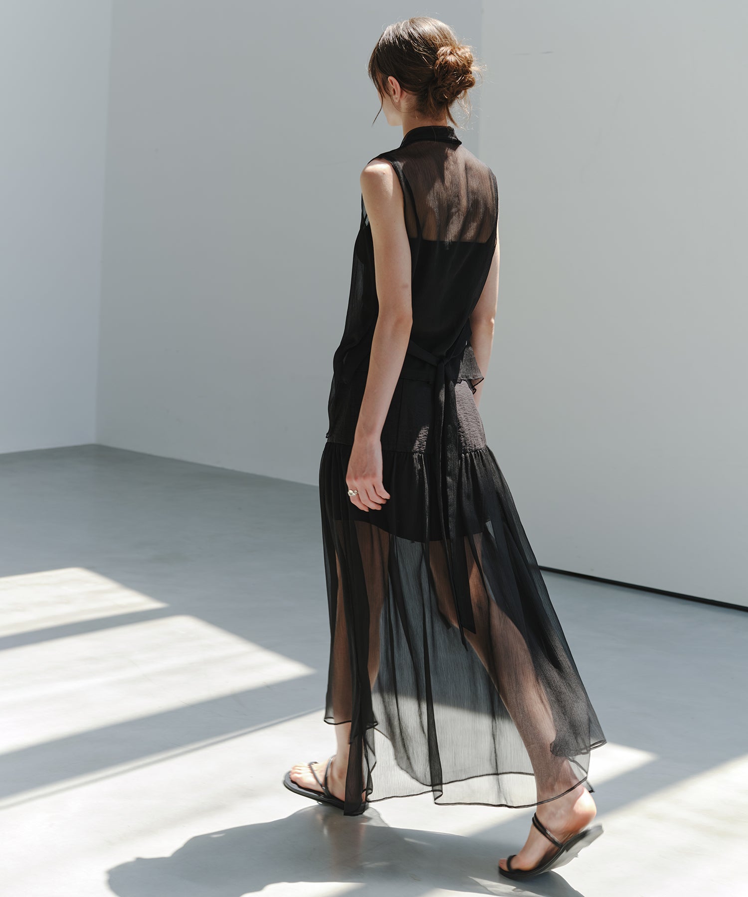 「8月中旬~下旬出荷」Sheer Cross Draped Sleeveless Top